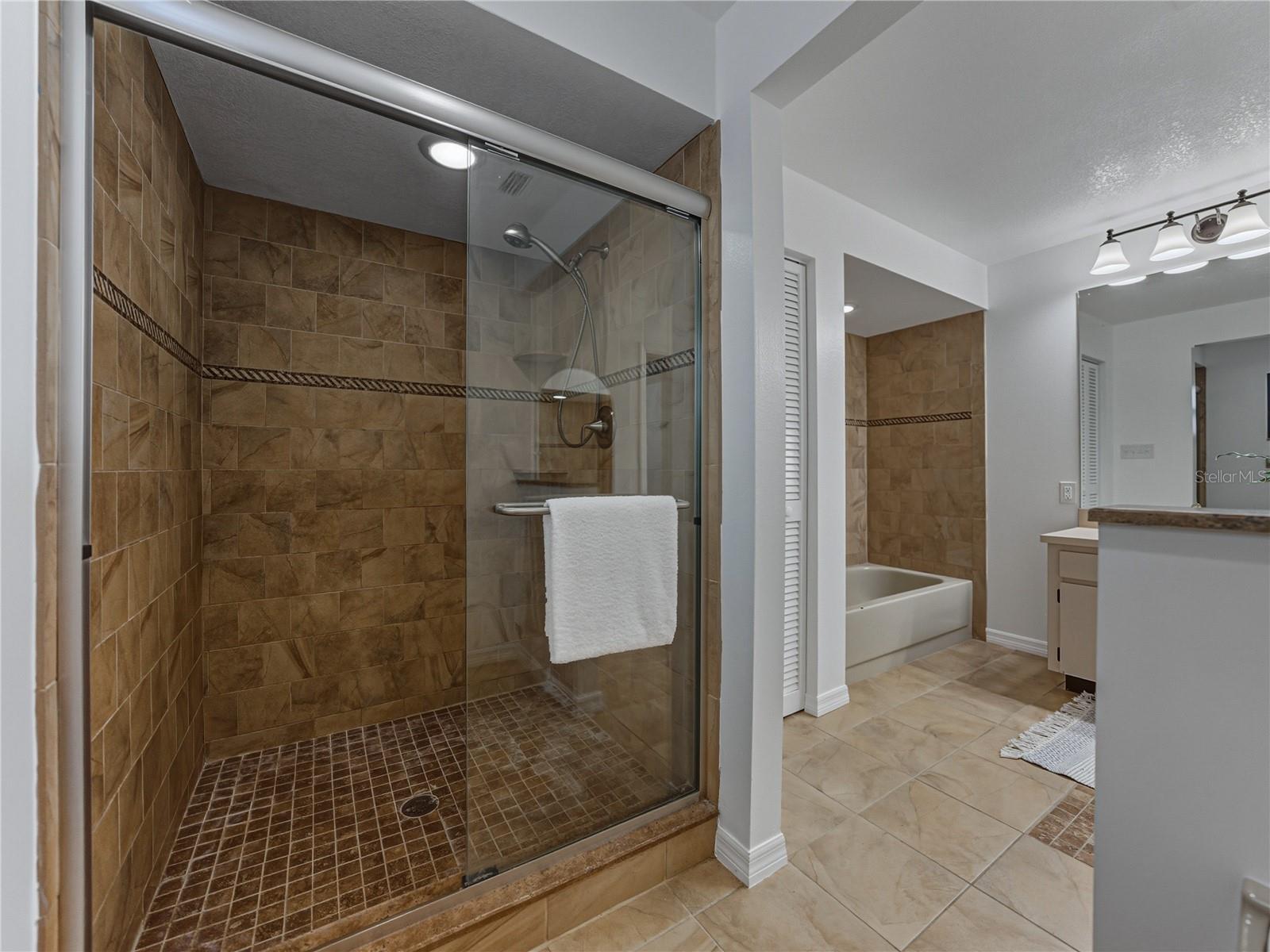 16404 ASHWOOD DR, TAMPA, FL, 33624