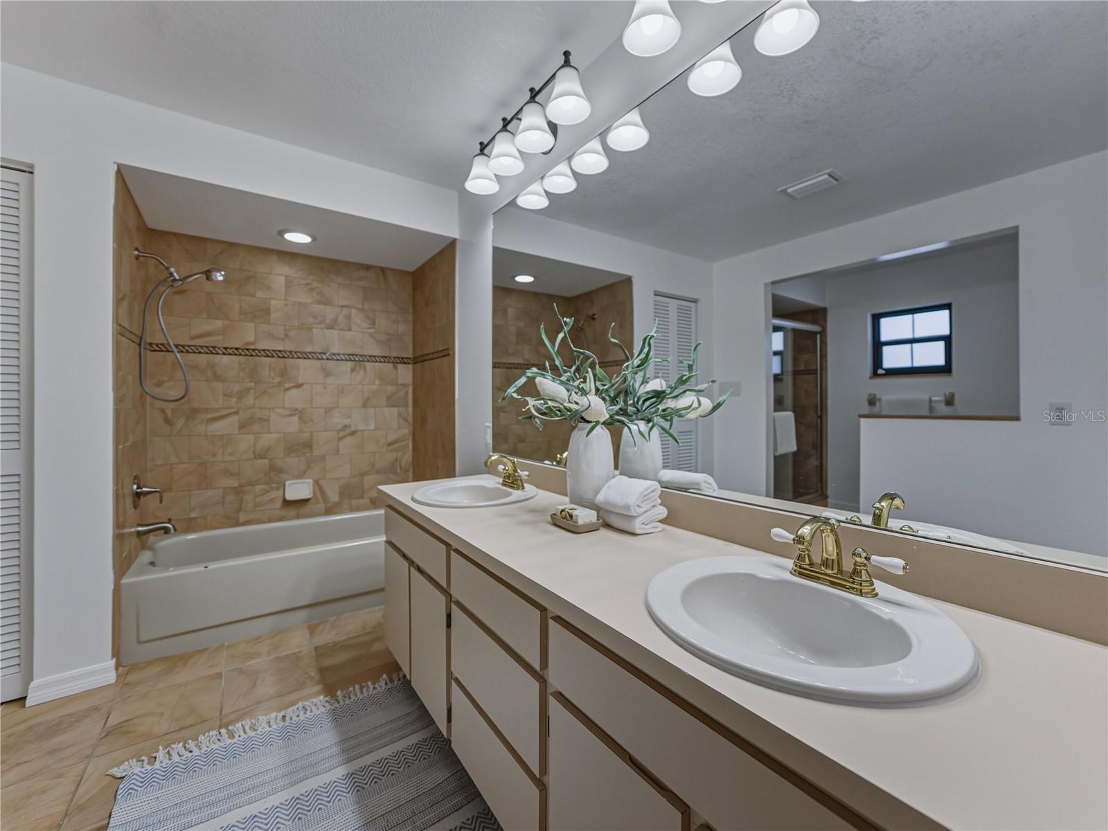 16404 ASHWOOD DR, TAMPA, FL, 33624