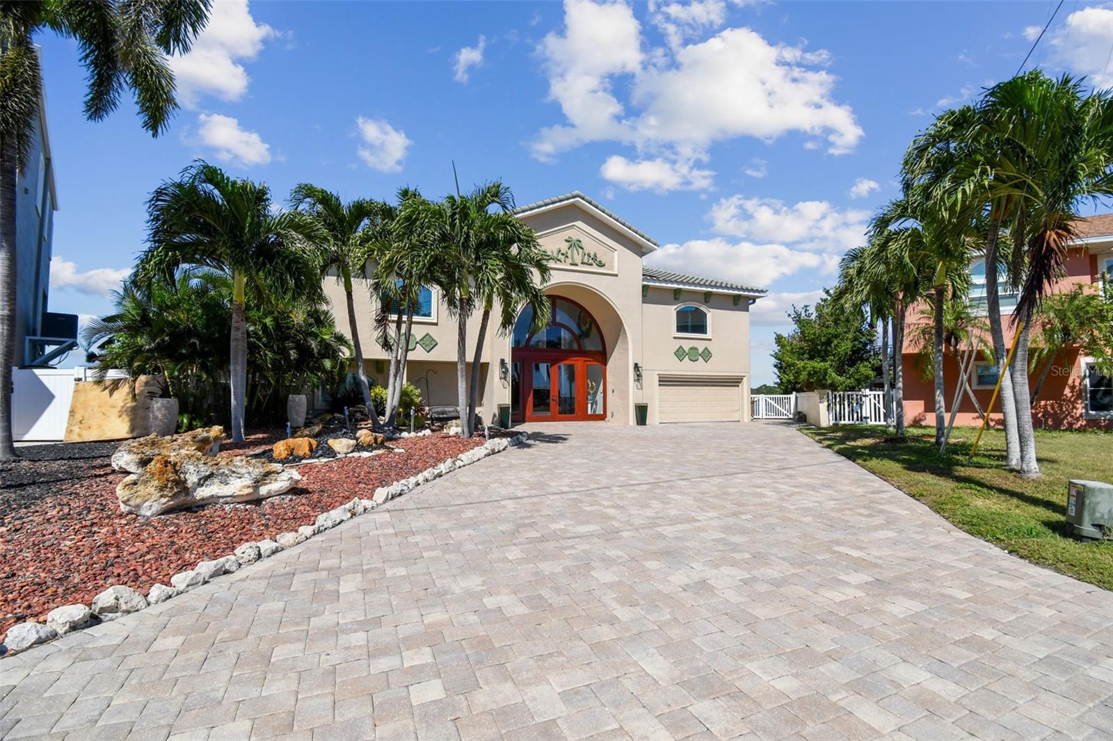 TB8443266 Property Photo