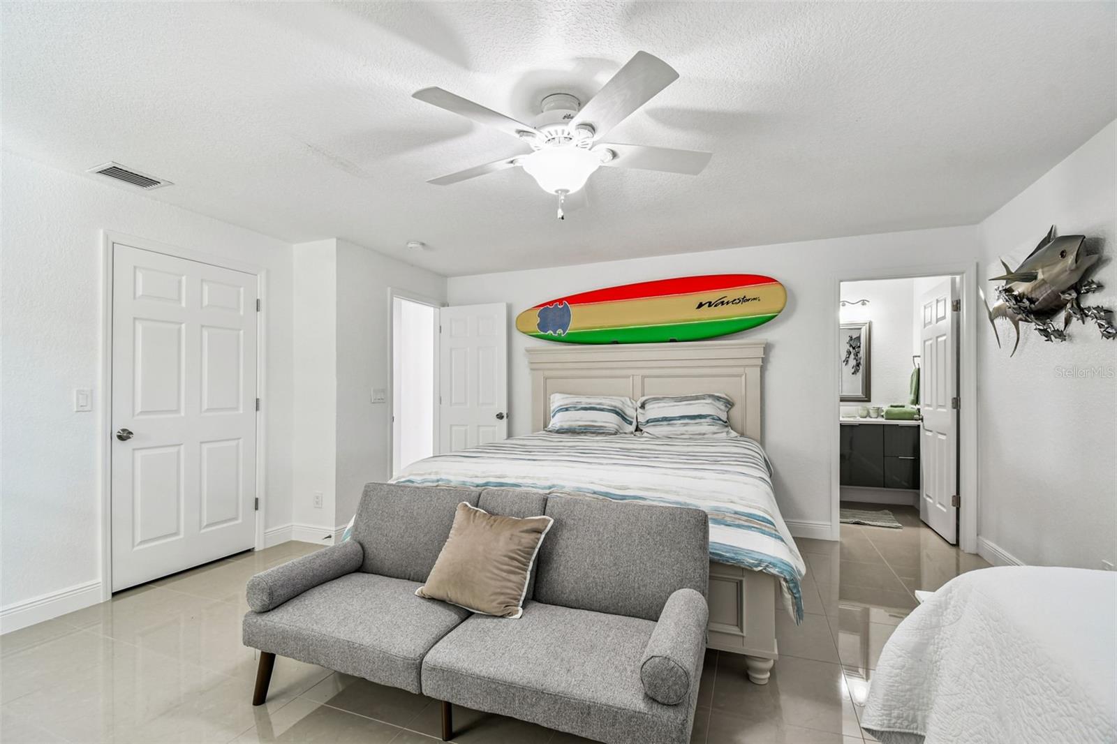 TB8443266 Property Photo