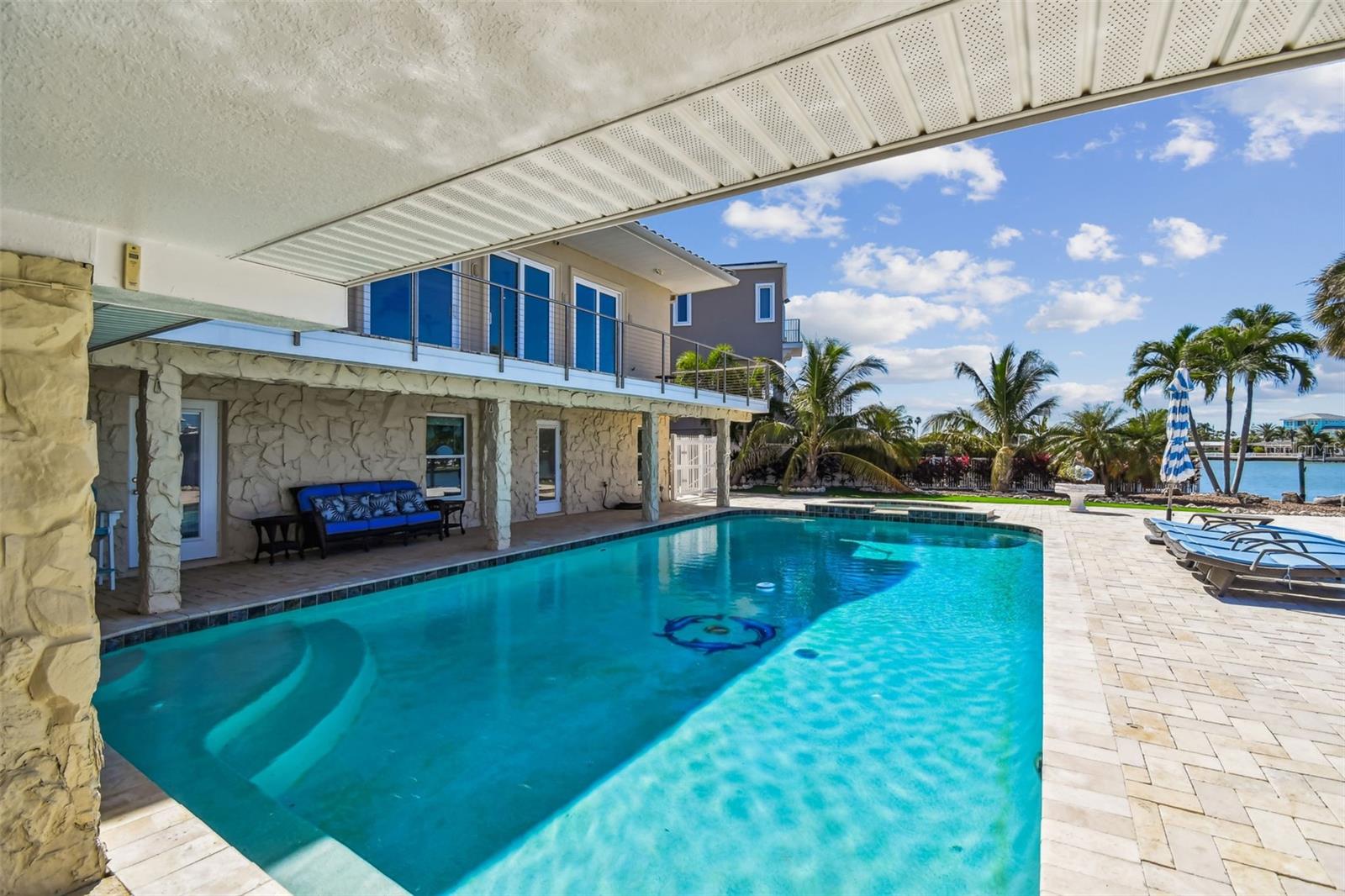 TB8443266 Property Photo