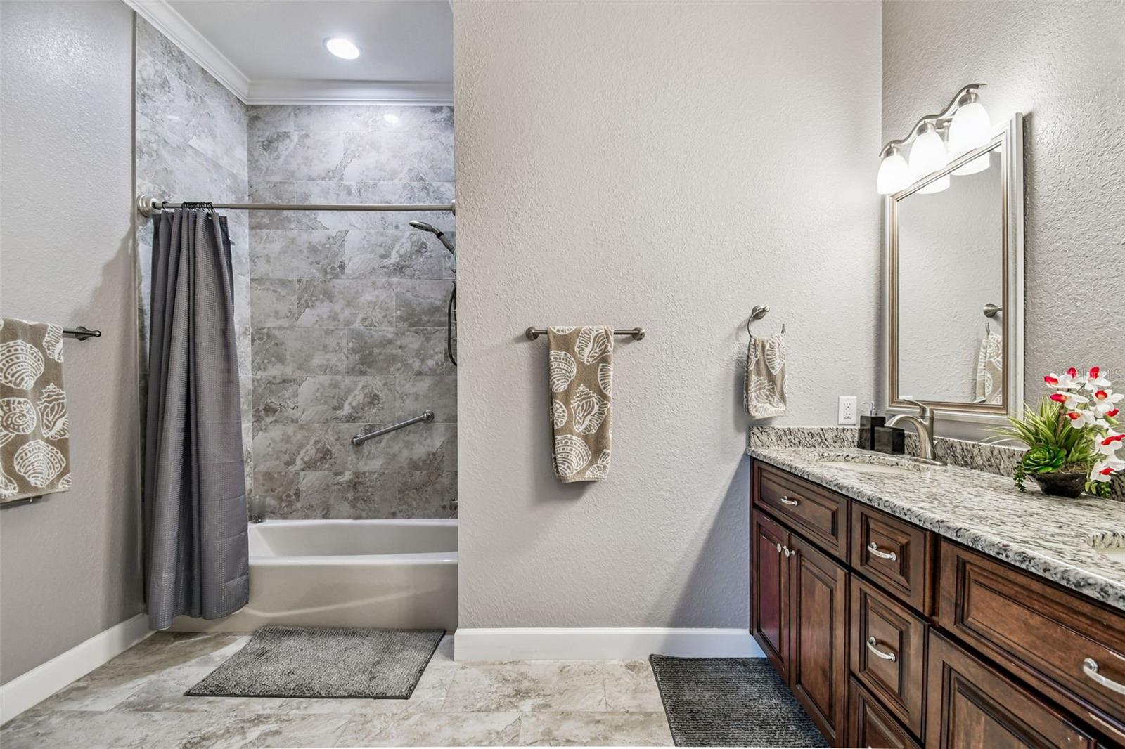 TB8443266 Property Photo