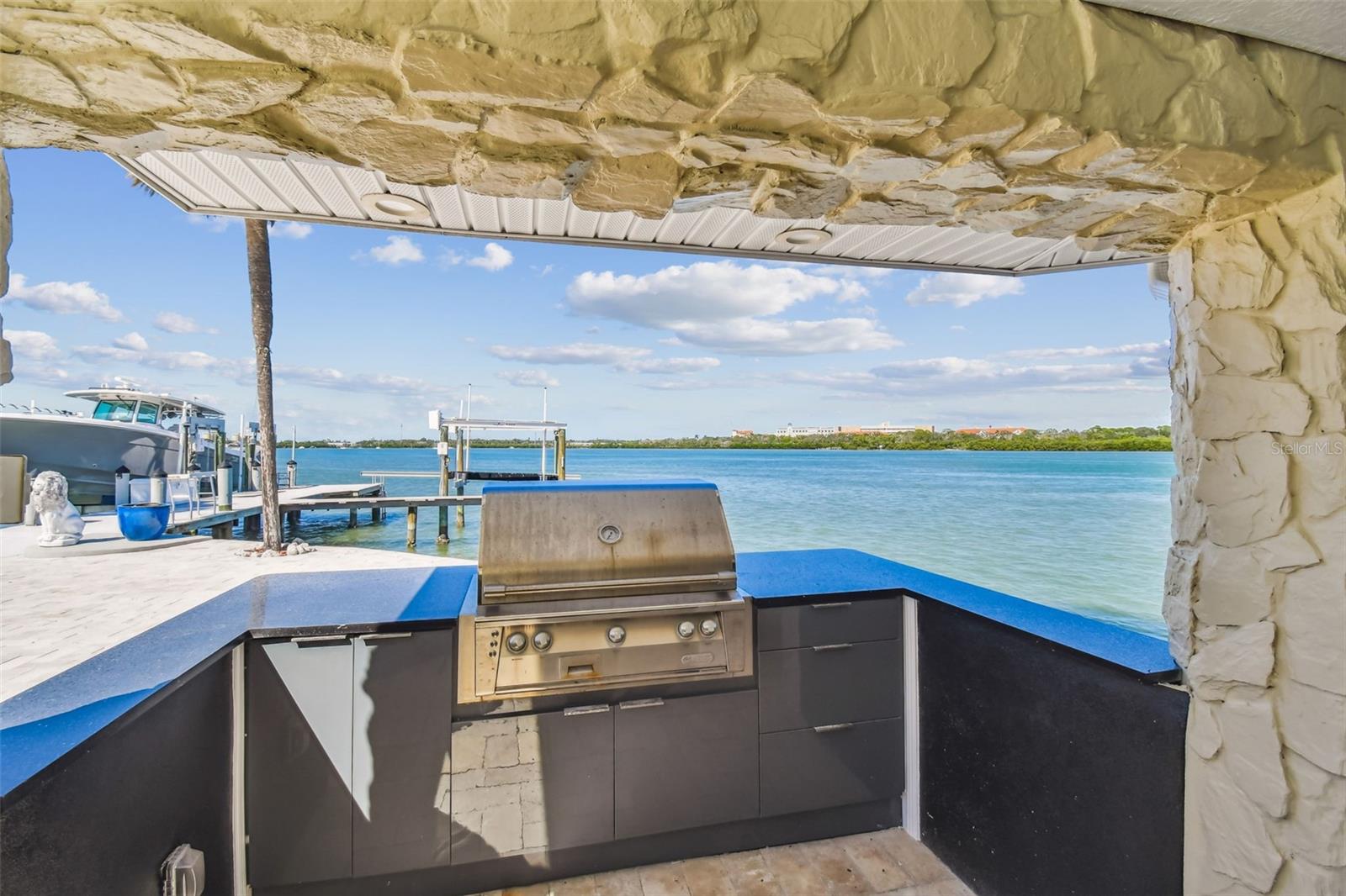 TB8443266 Property Photo