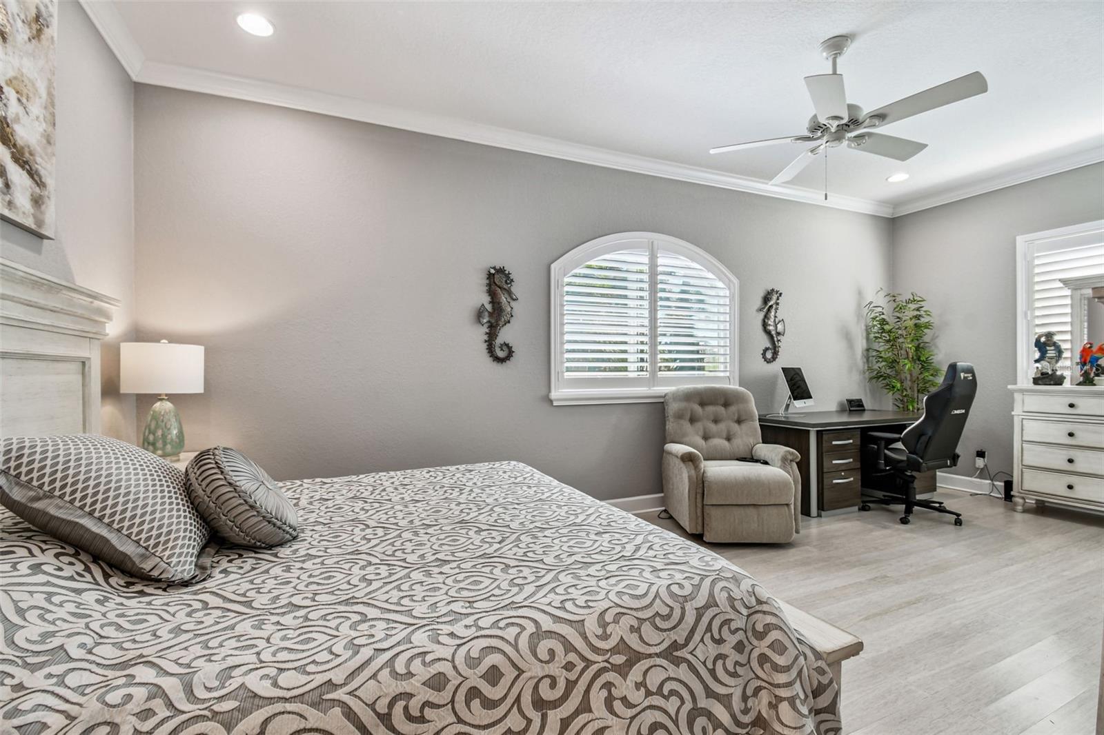 TB8443266 Property Photo