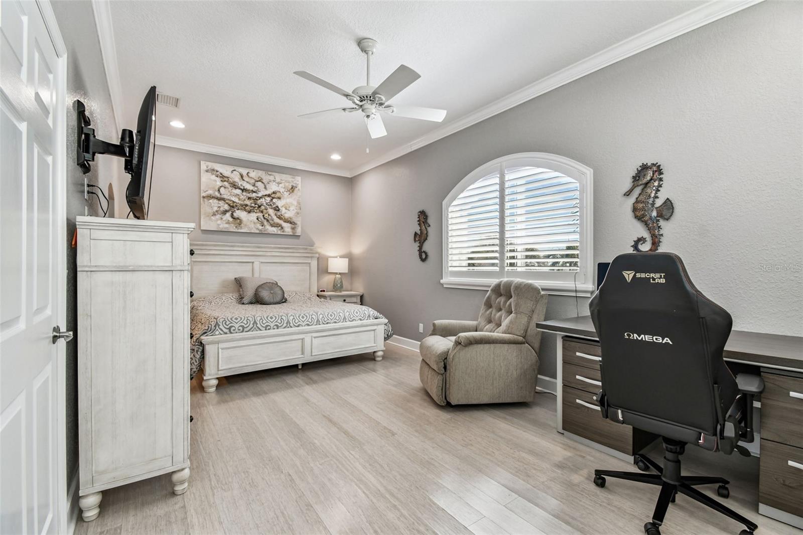 TB8443266 Property Photo