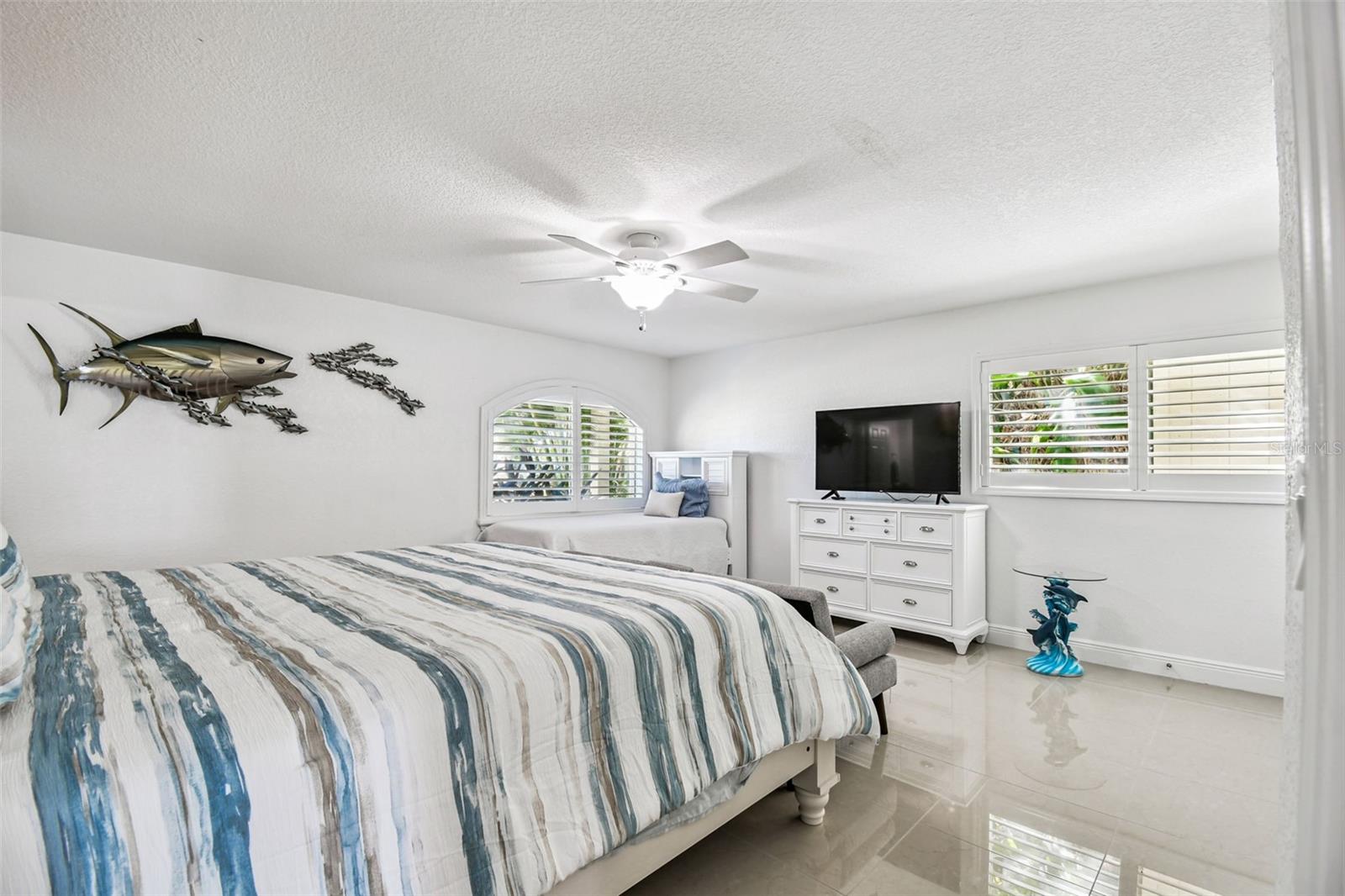 TB8443266 Property Photo