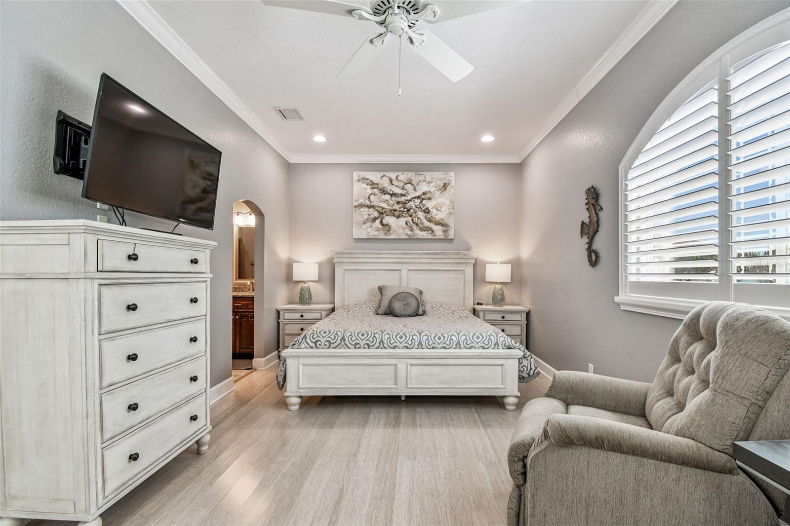 TB8443266 Property Photo