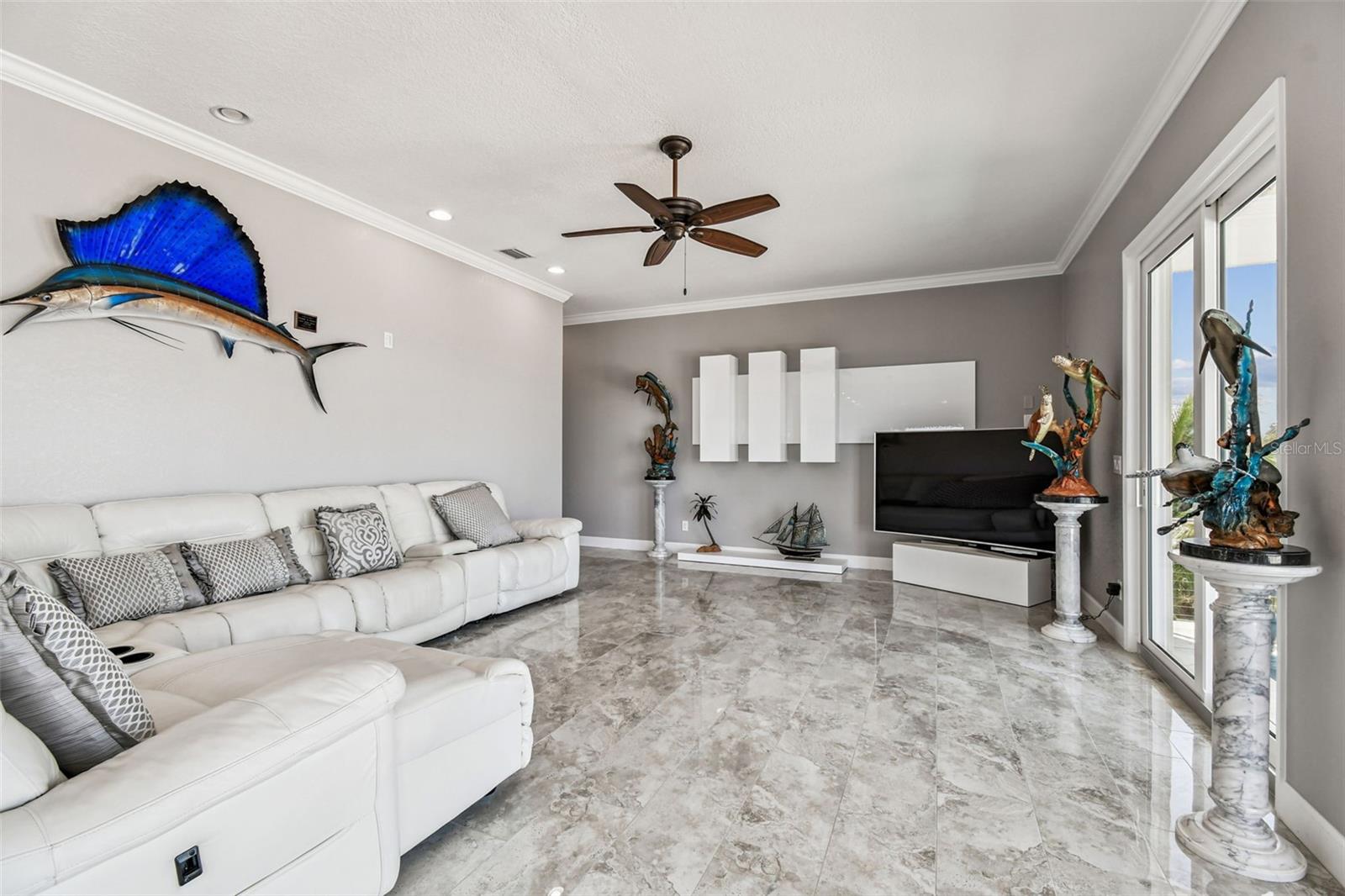 TB8443266 Property Photo