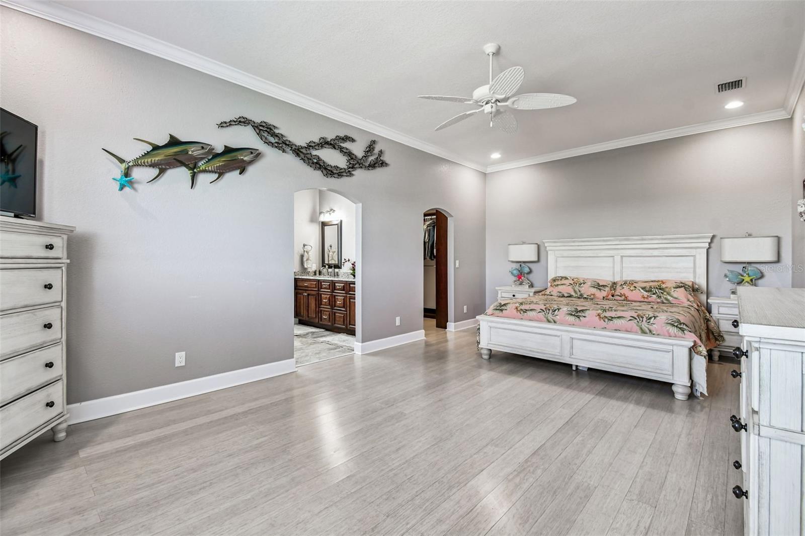 TB8443266 Property Photo