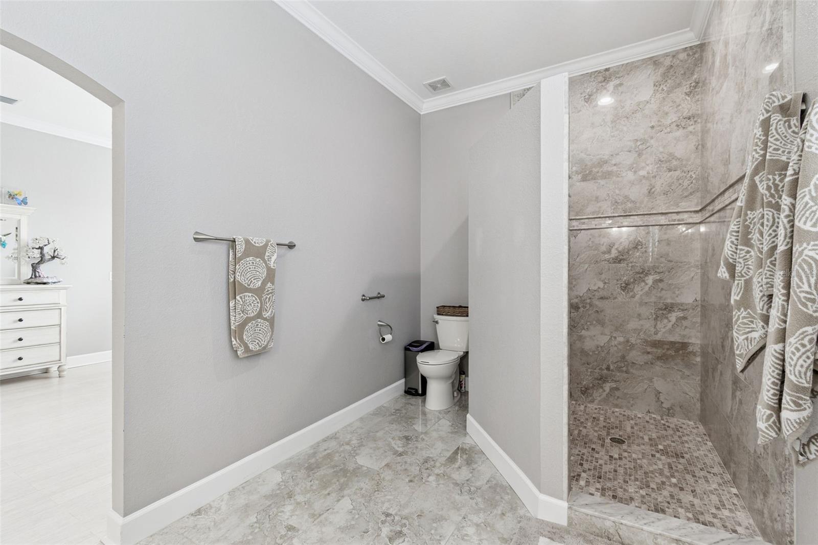 TB8443266 Property Photo