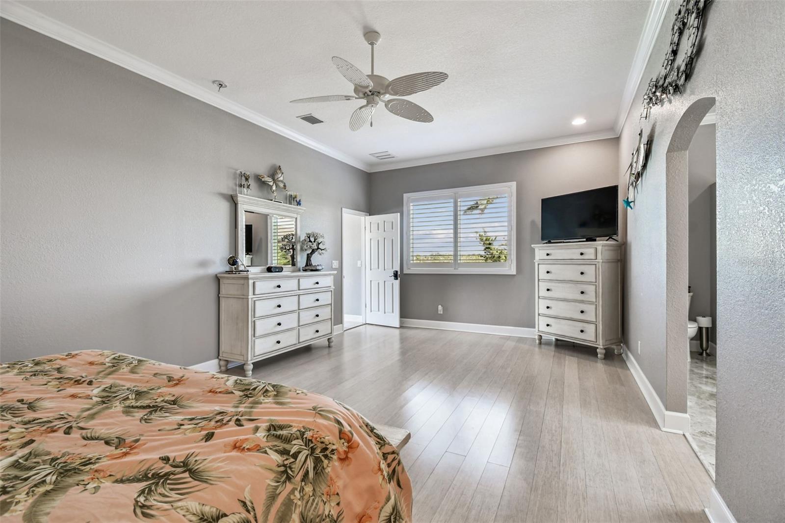 TB8443266 Property Photo