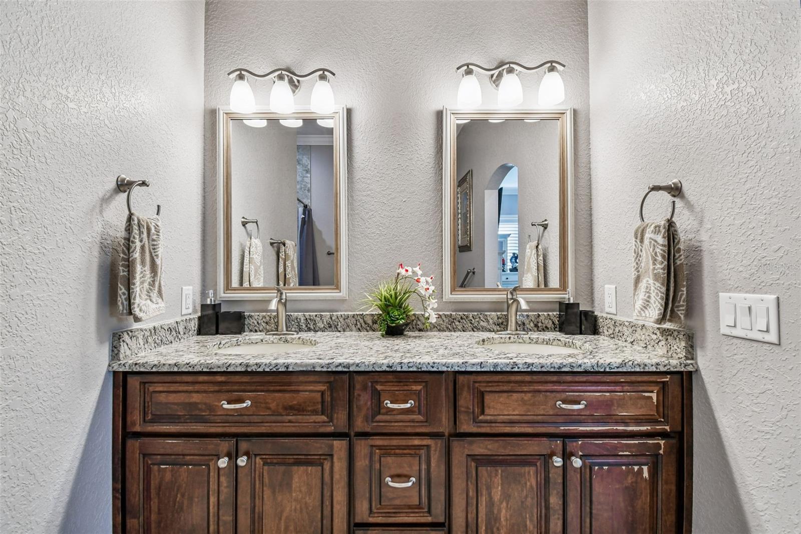 TB8443266 Property Photo