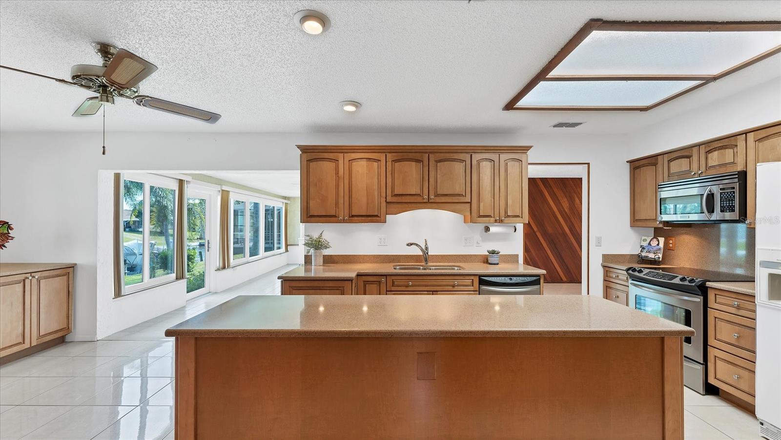 4515 MANGROVE POINT RD, BRADENTON, FL, 34210