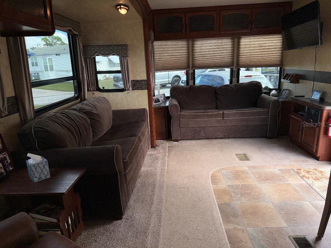 W7880329 Property Photo