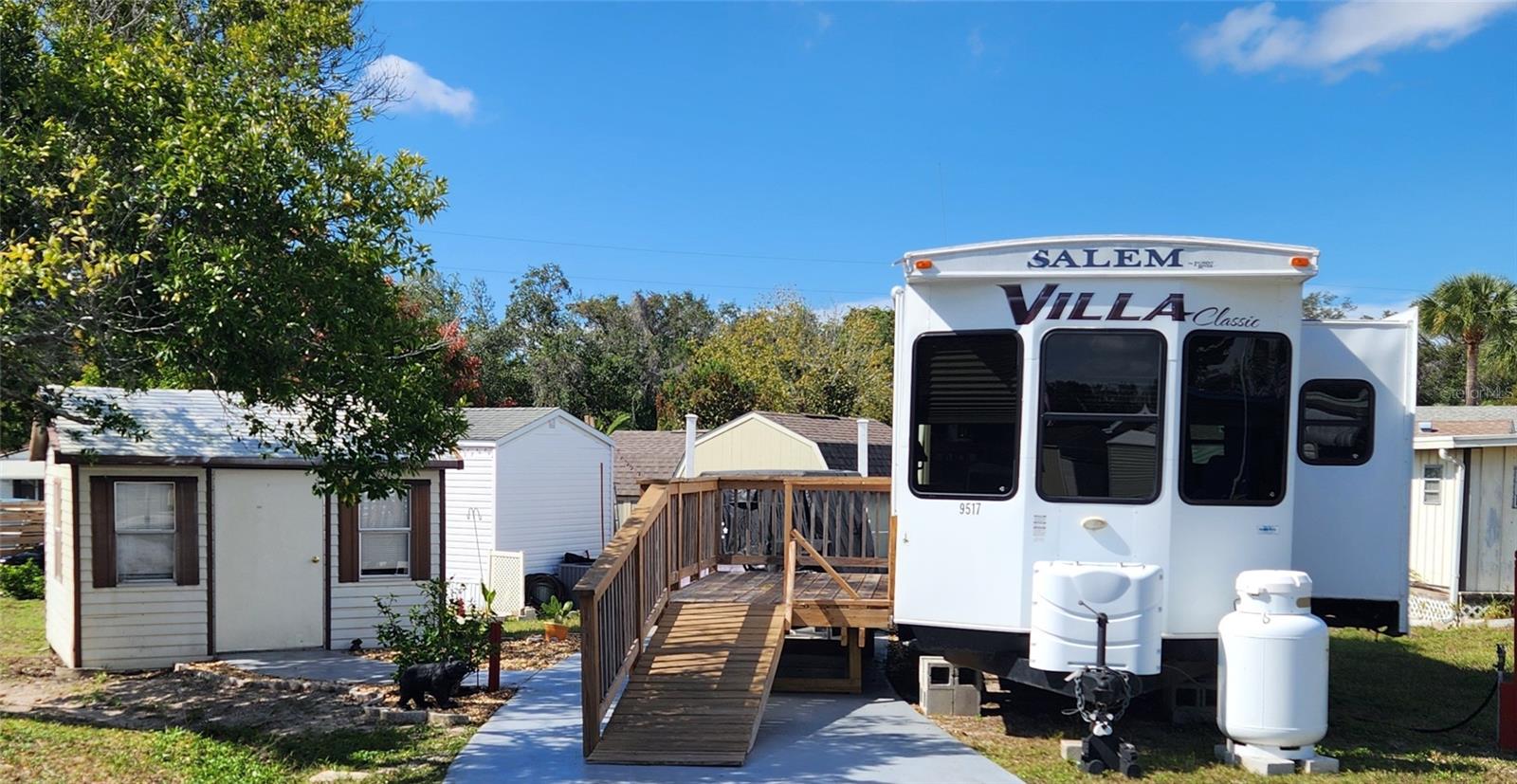 W7880329 Property Photo