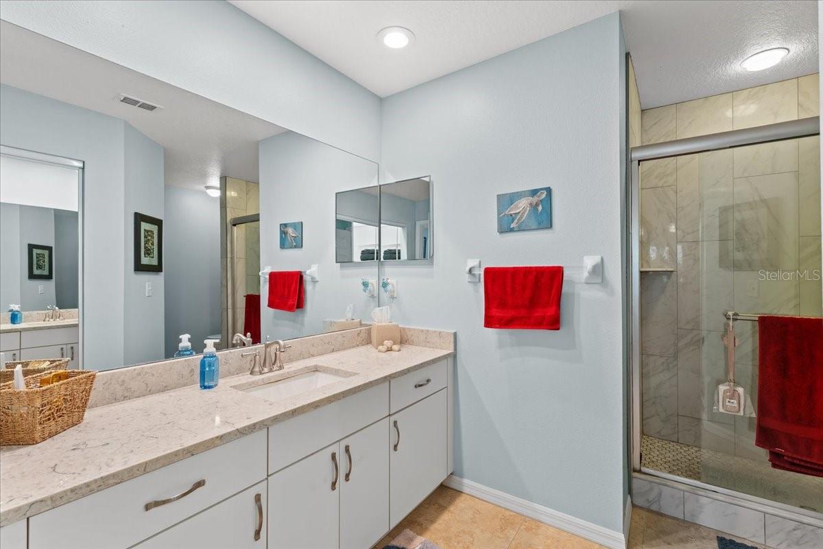 Check out all of that counter space