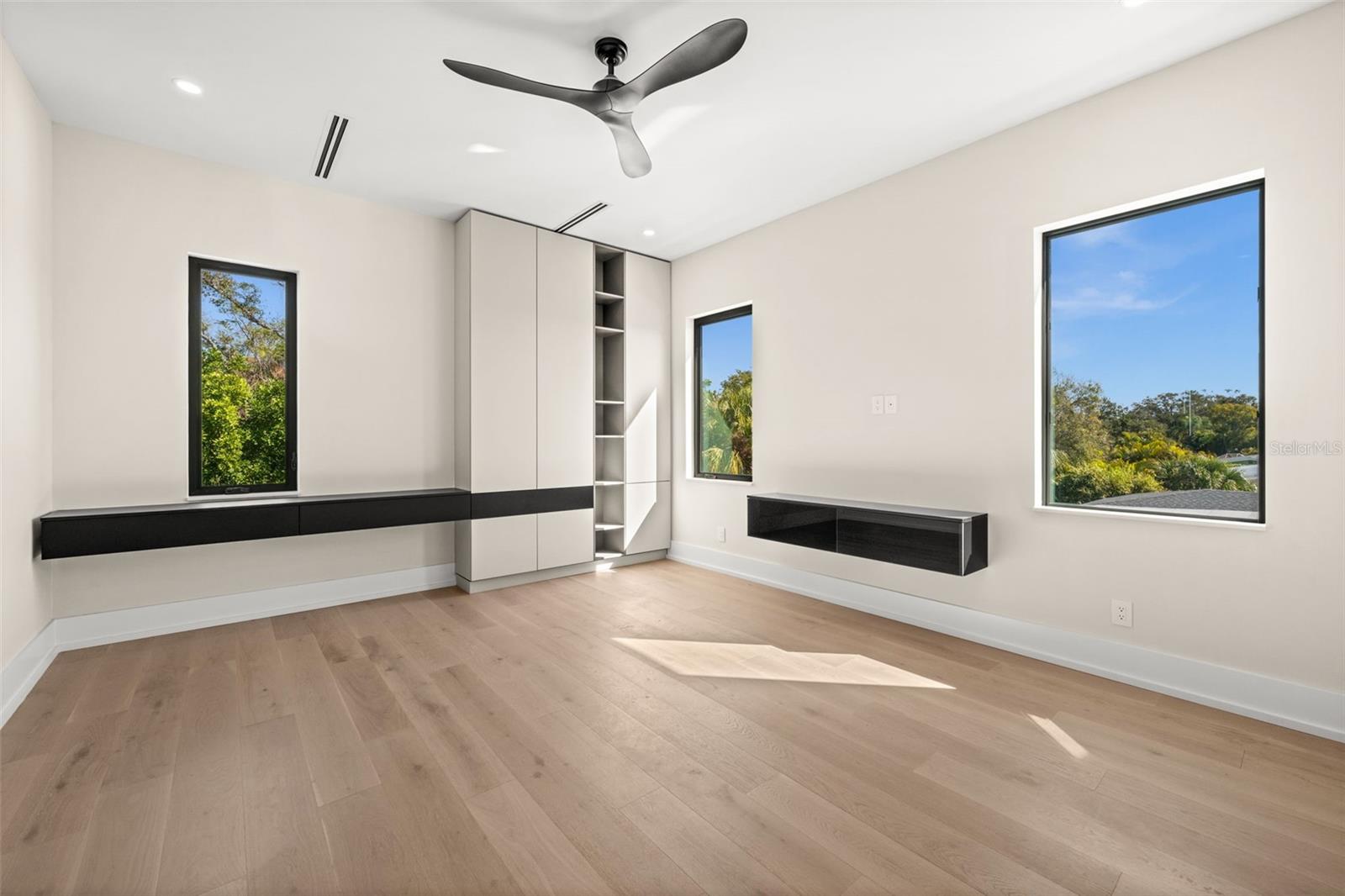 N6141220 Property Photo