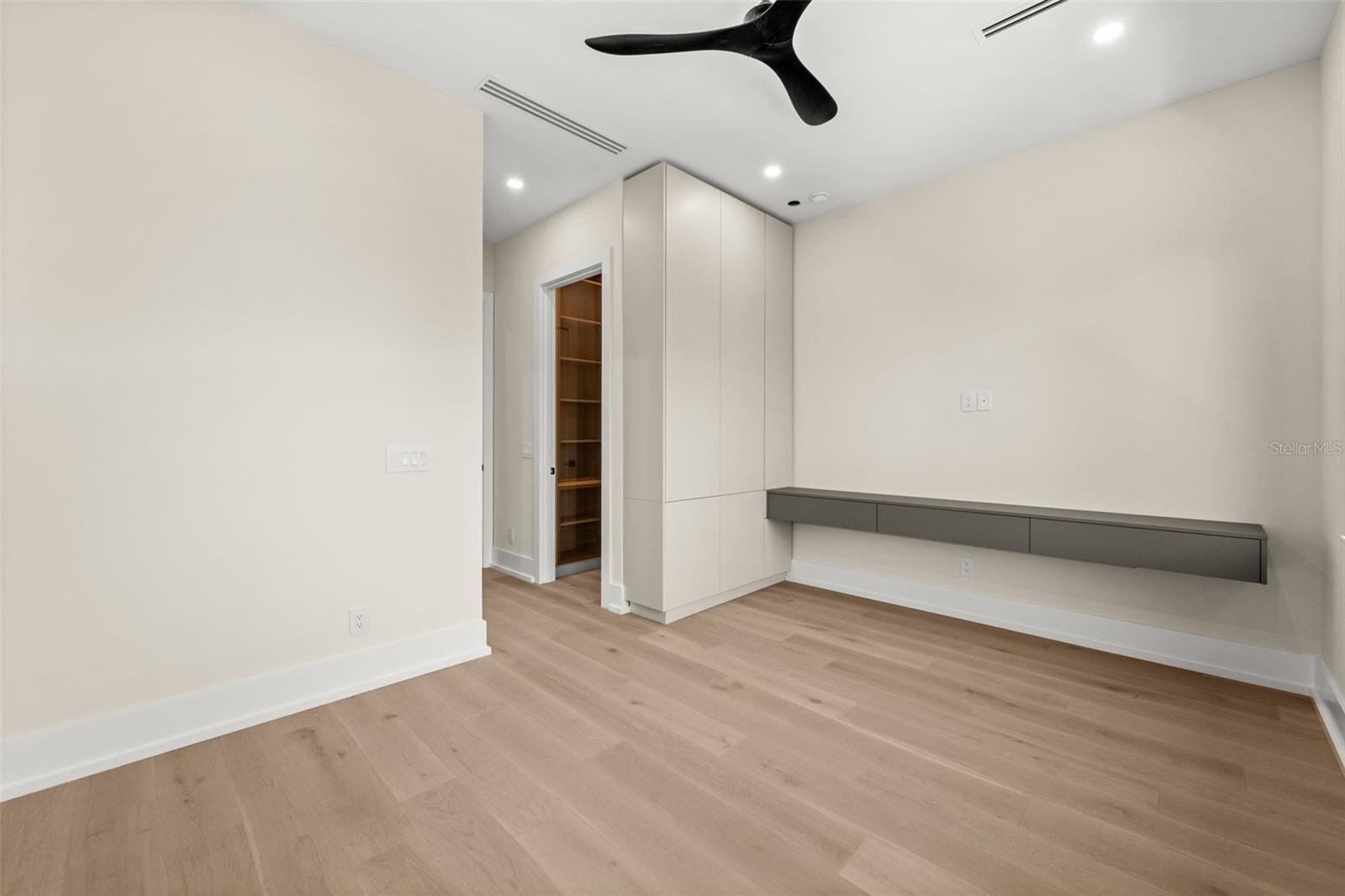 N6141220 Property Photo