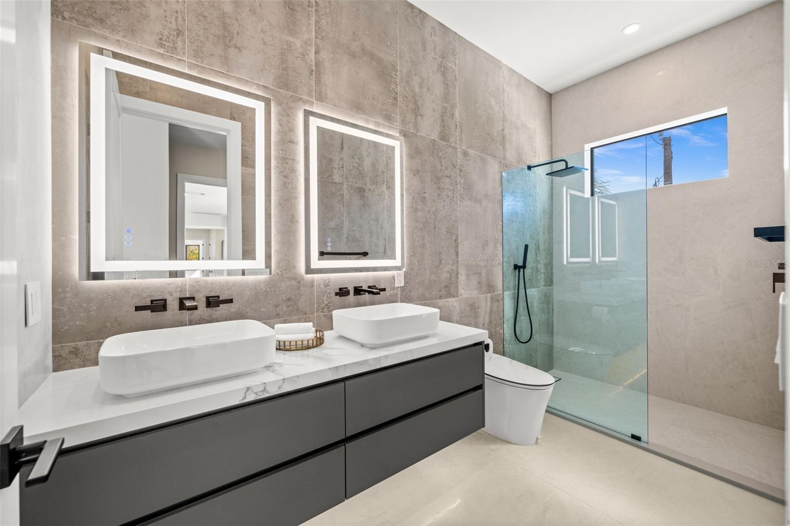 N6141220 Property Photo