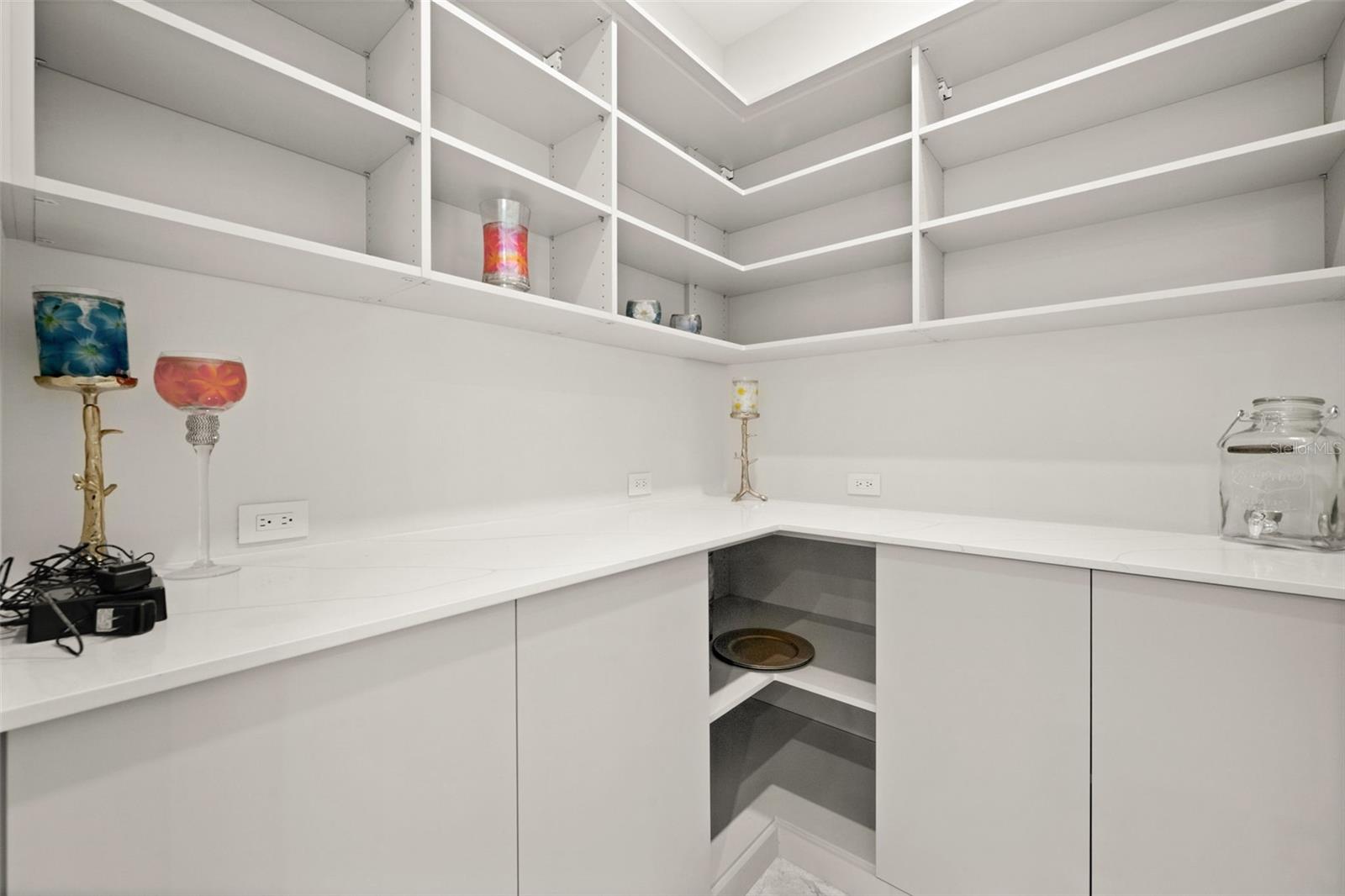 N6141220 Property Photo