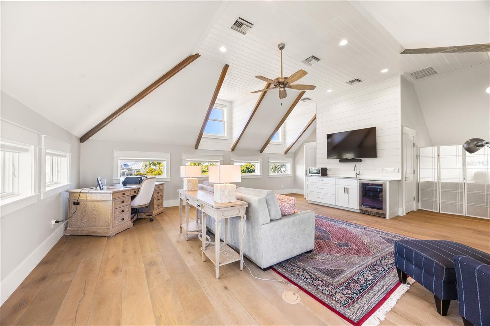 D6144517 Property Photo