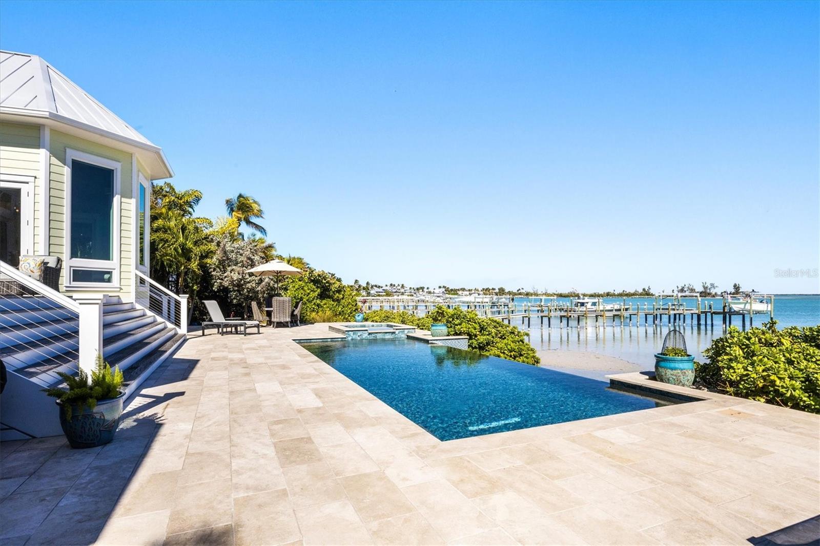 D6144517 Property Photo