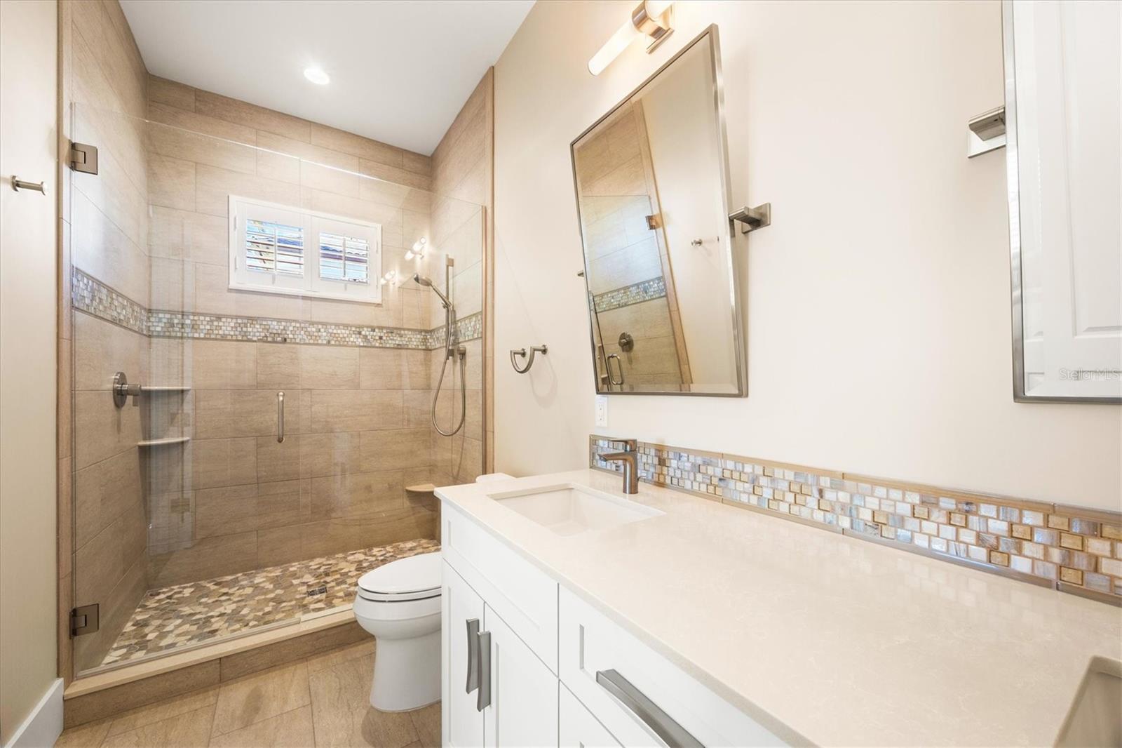 D6144517 Property Photo