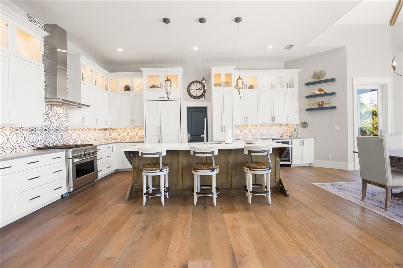 D6144517 Property Photo