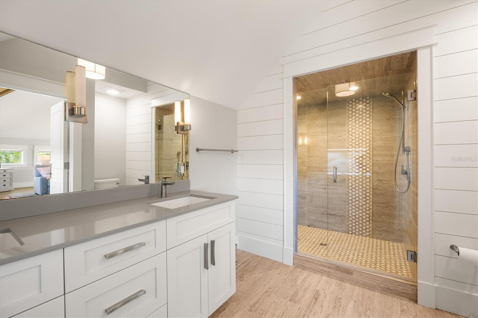 D6144517 Property Photo