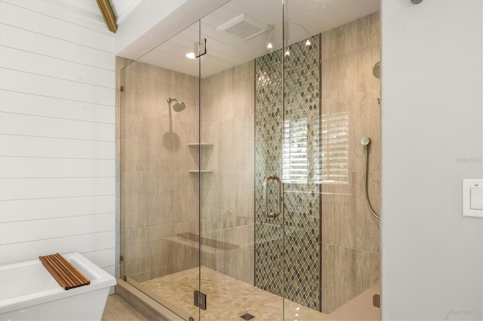 D6144517 Property Photo