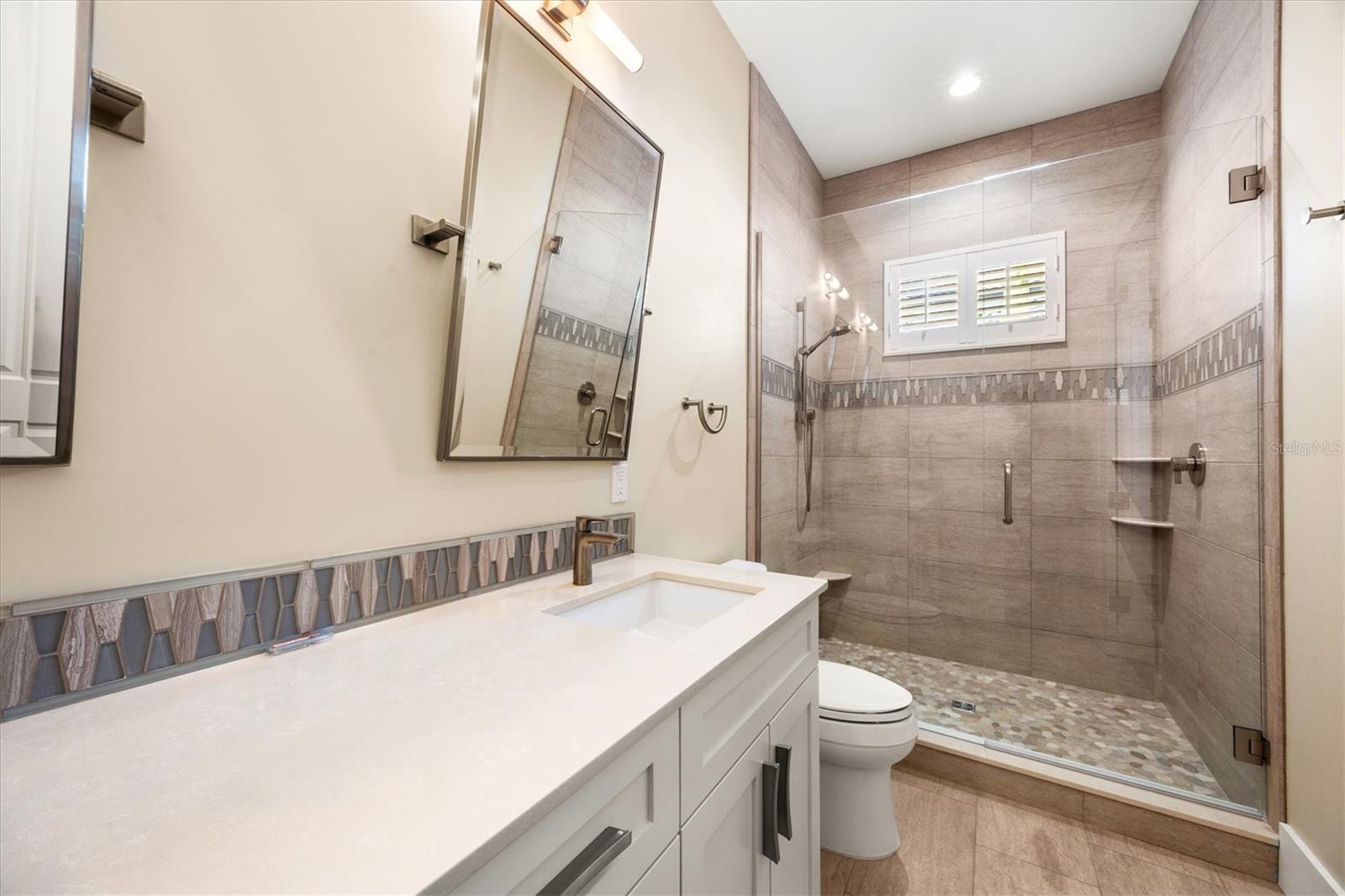 D6144517 Property Photo