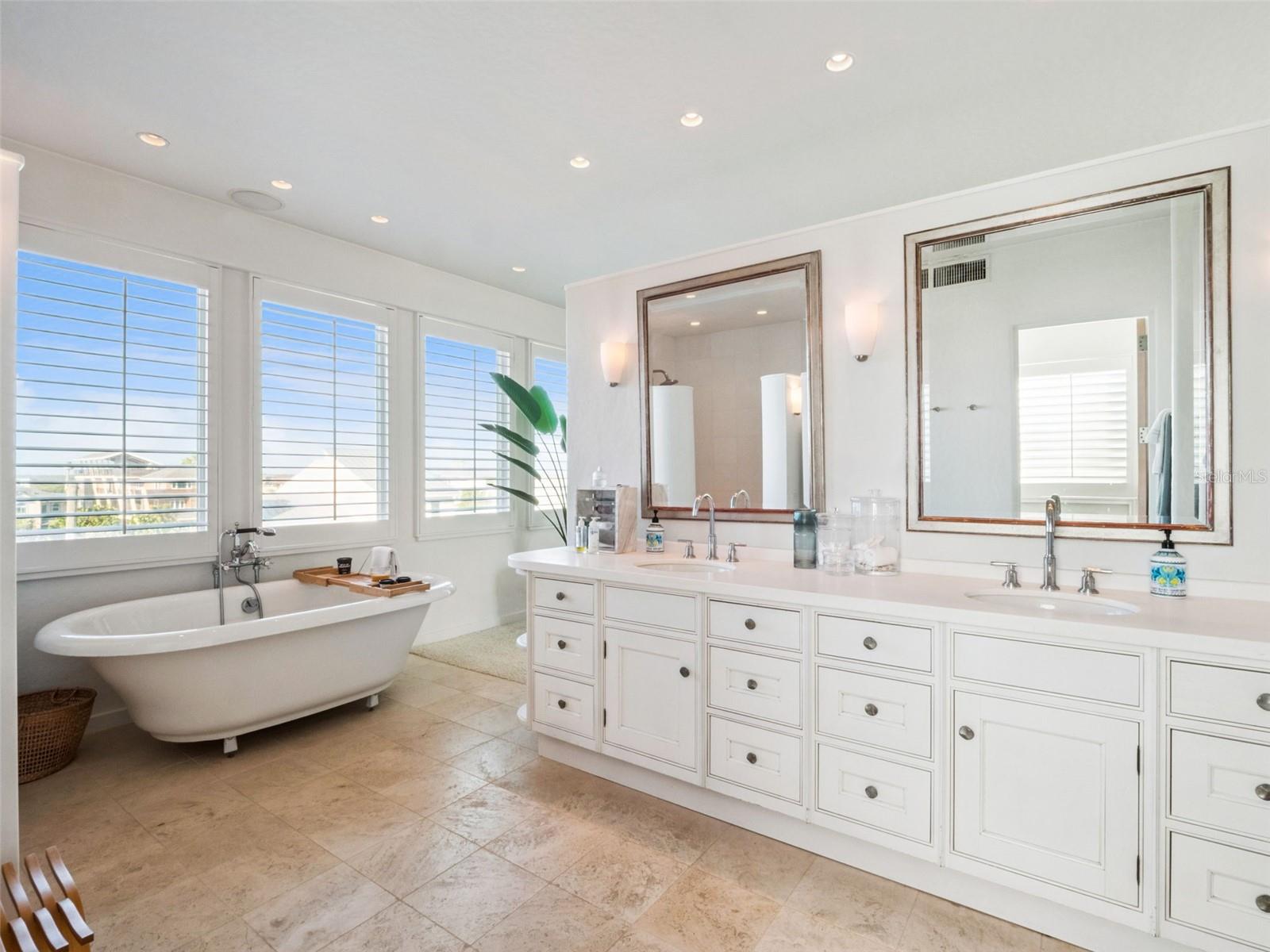 O6356817 Property Photo