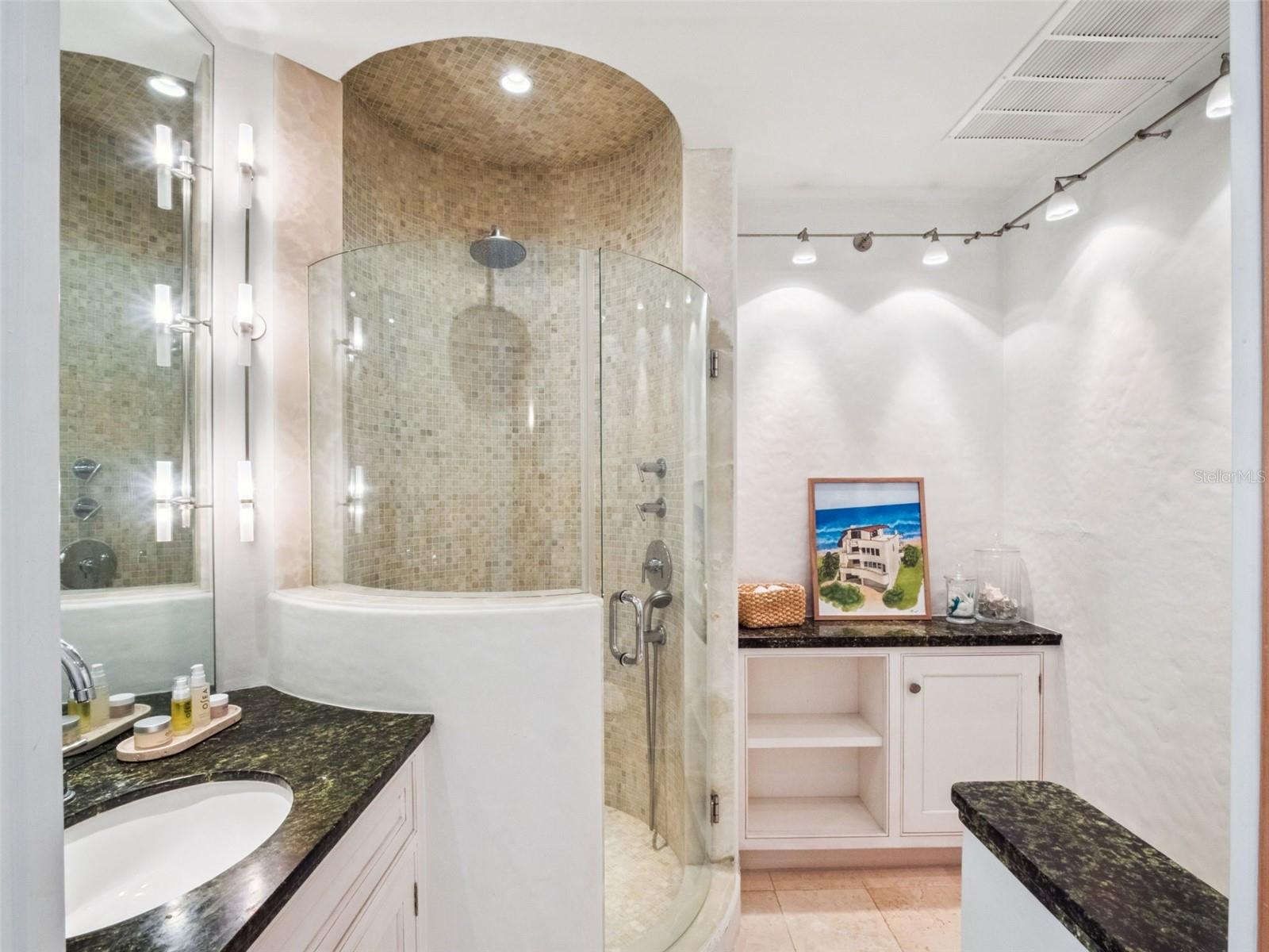 O6356817 Property Photo