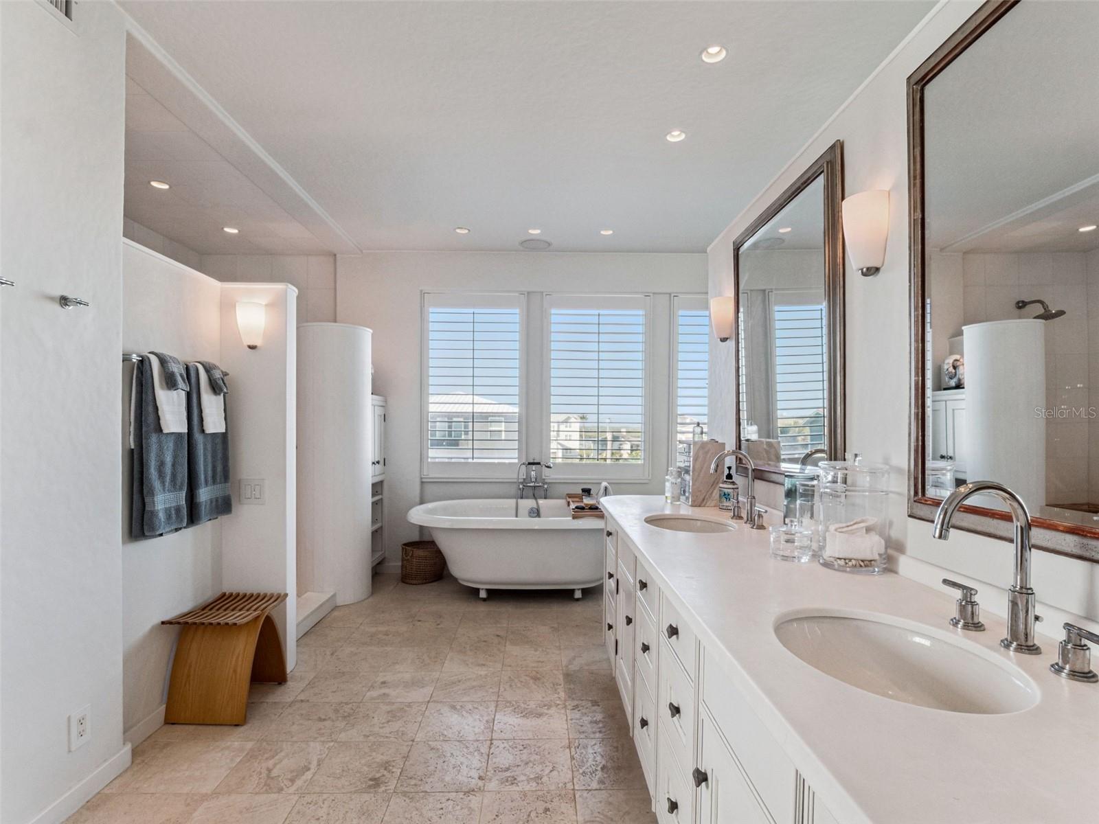 O6356817 Property Photo