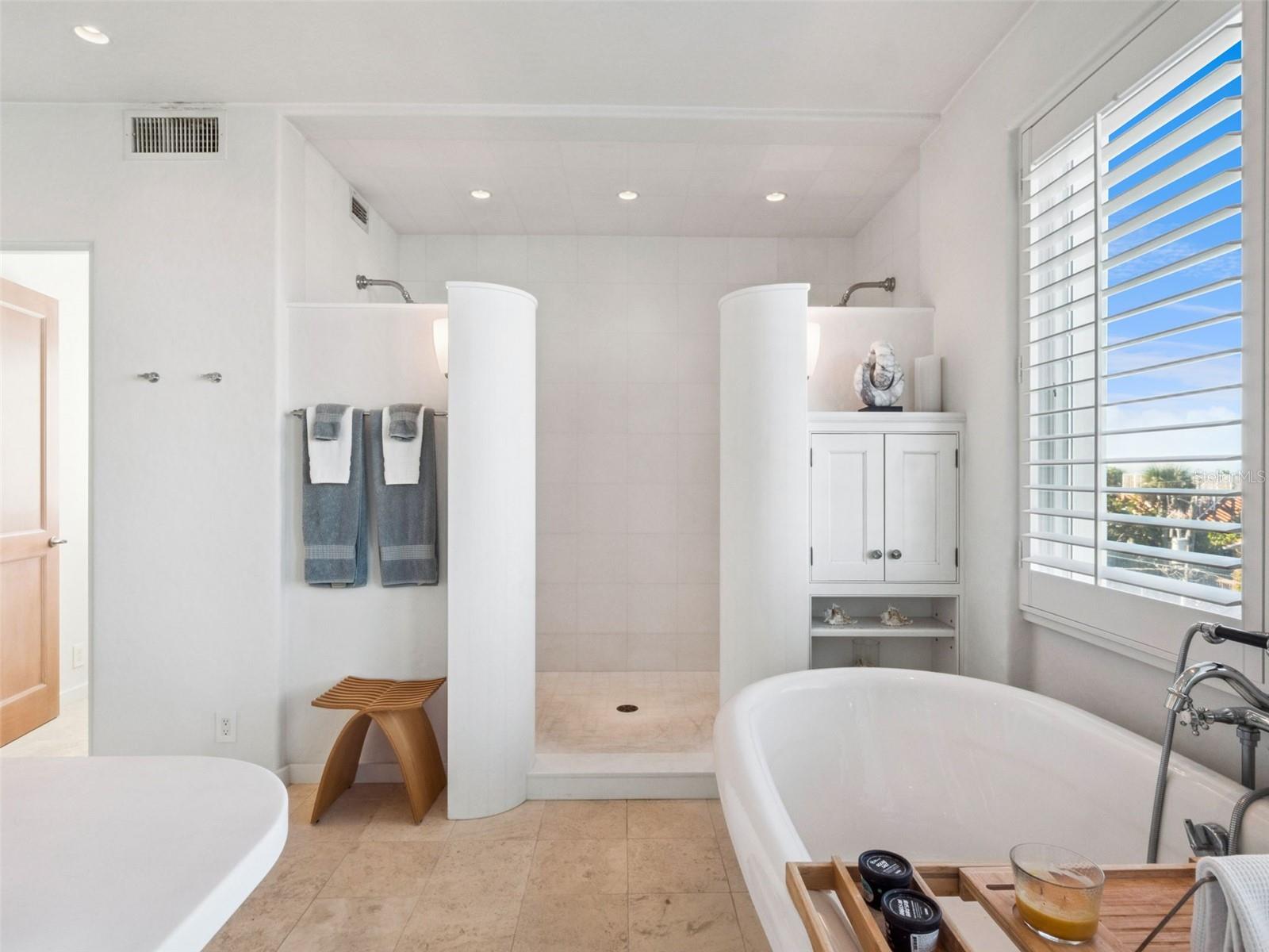 O6356817 Property Photo