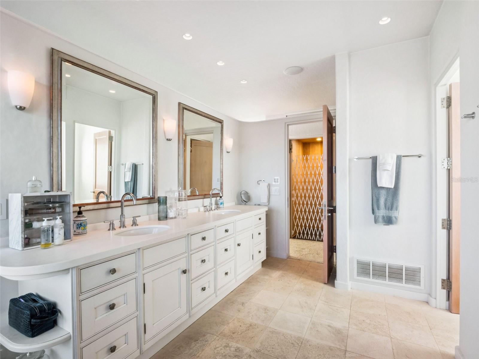 O6356817 Property Photo