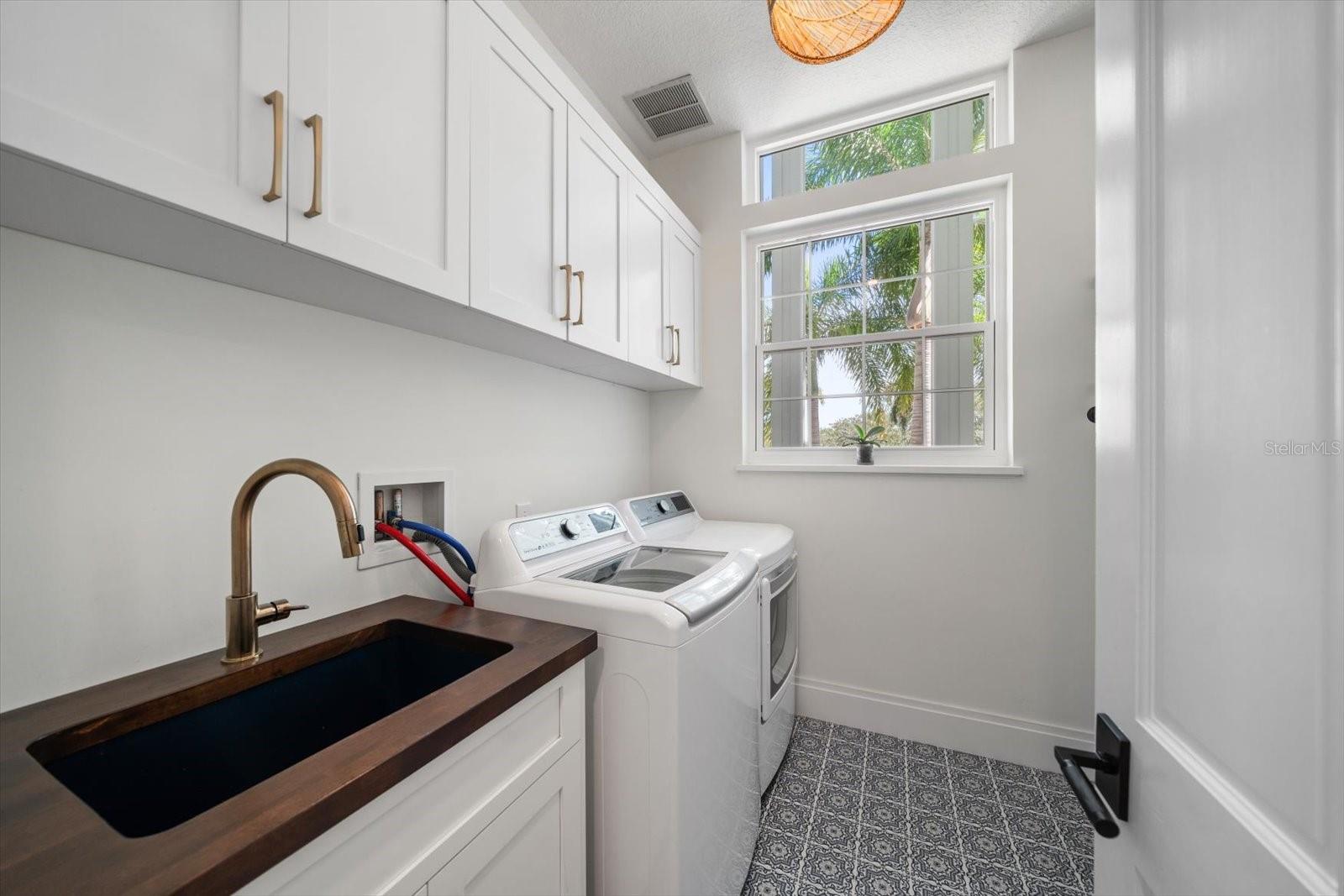 2nd floor laundry room