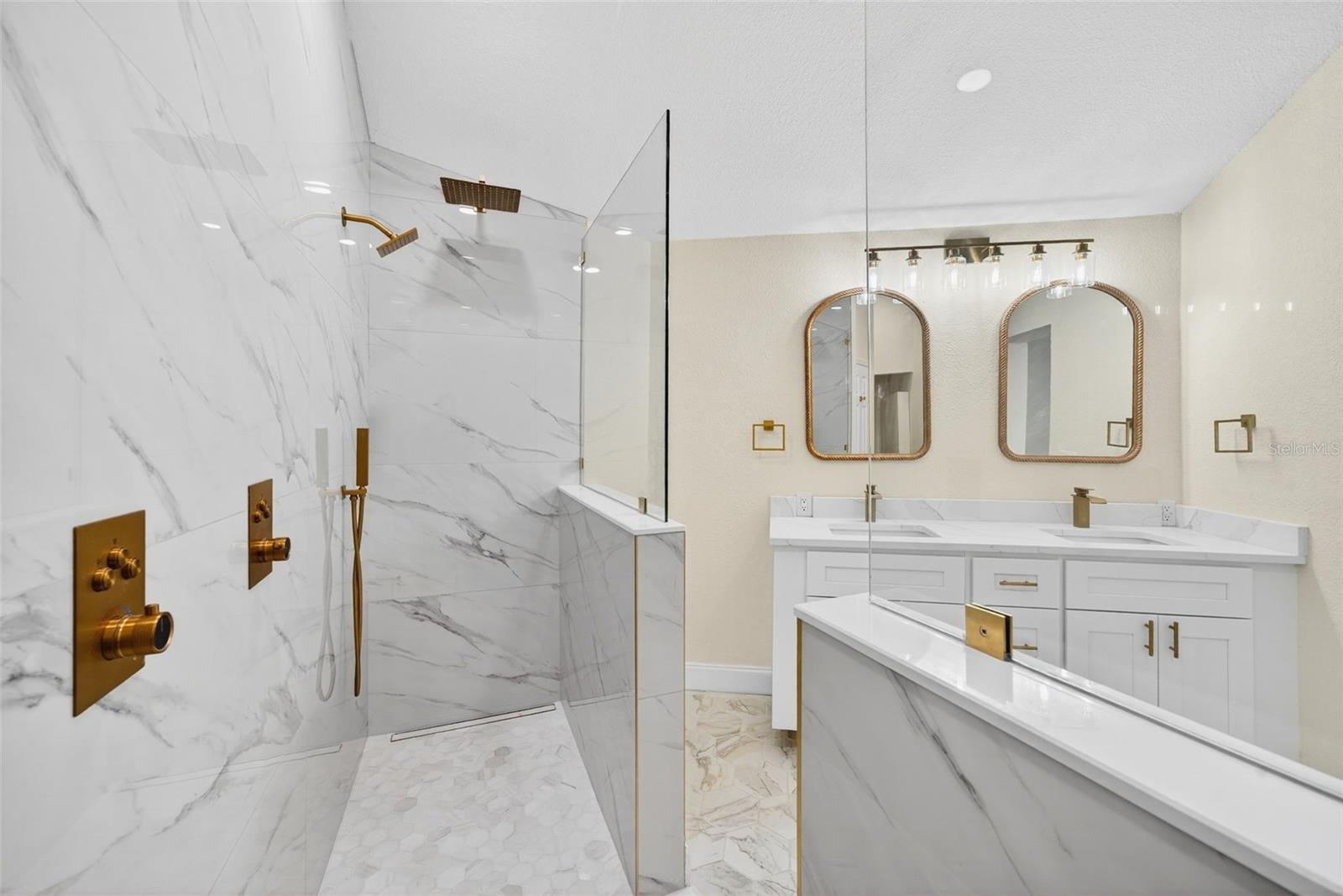 A4670452 Property Photo