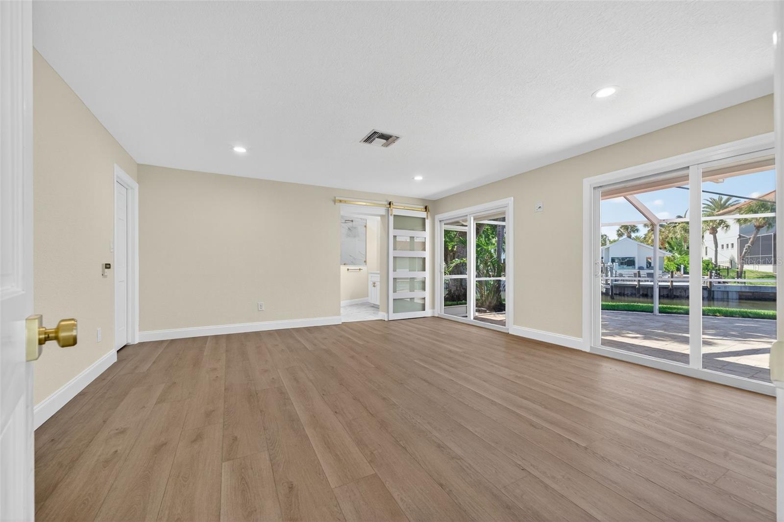 A4670452 Property Photo