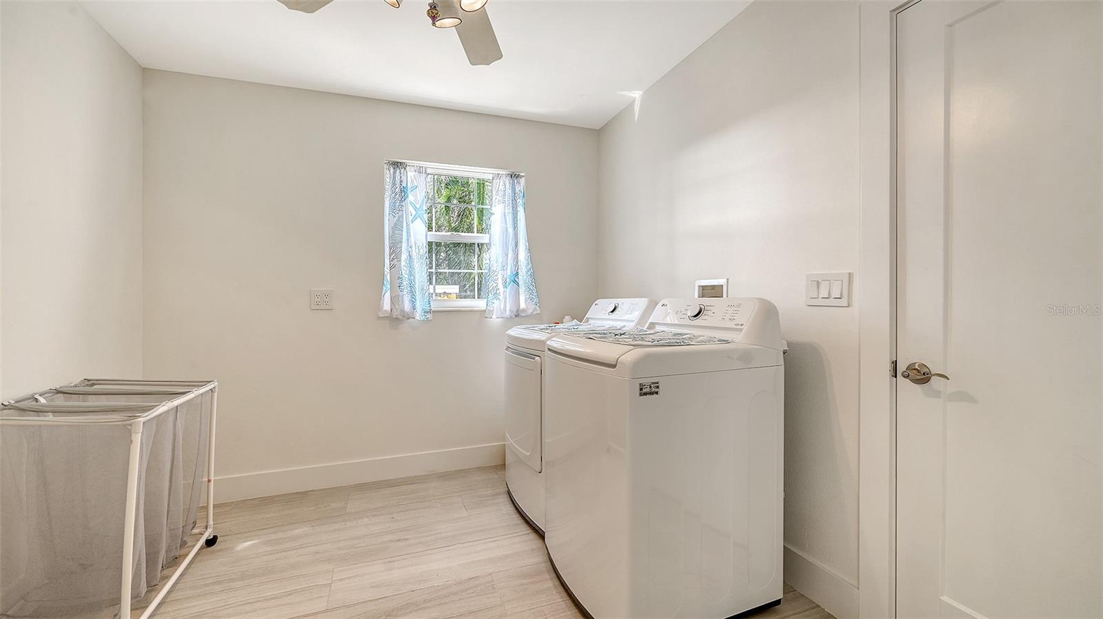 618 BUTTONWOOD DR, LONGBOAT KEY, FL, 34228