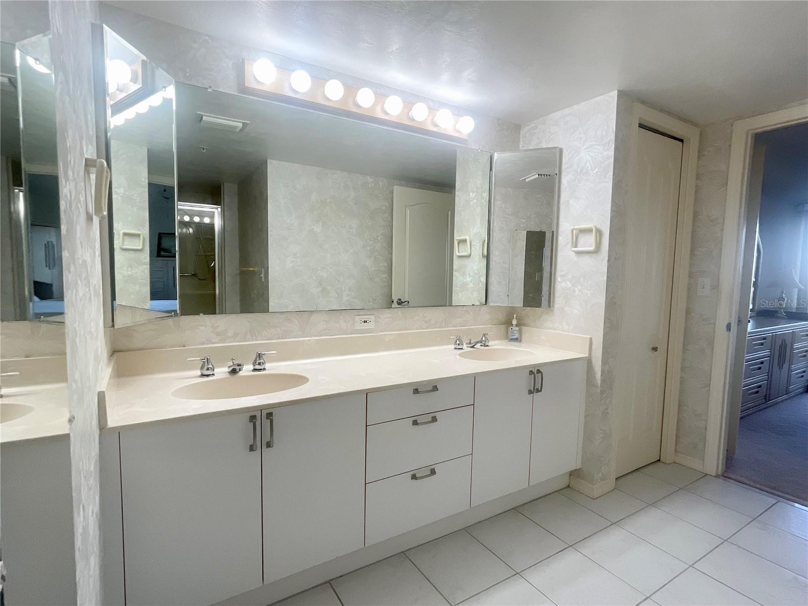 4 OCEANS WEST BLVD #402B, DAYTONA BEACH SHORES, FL, 32118