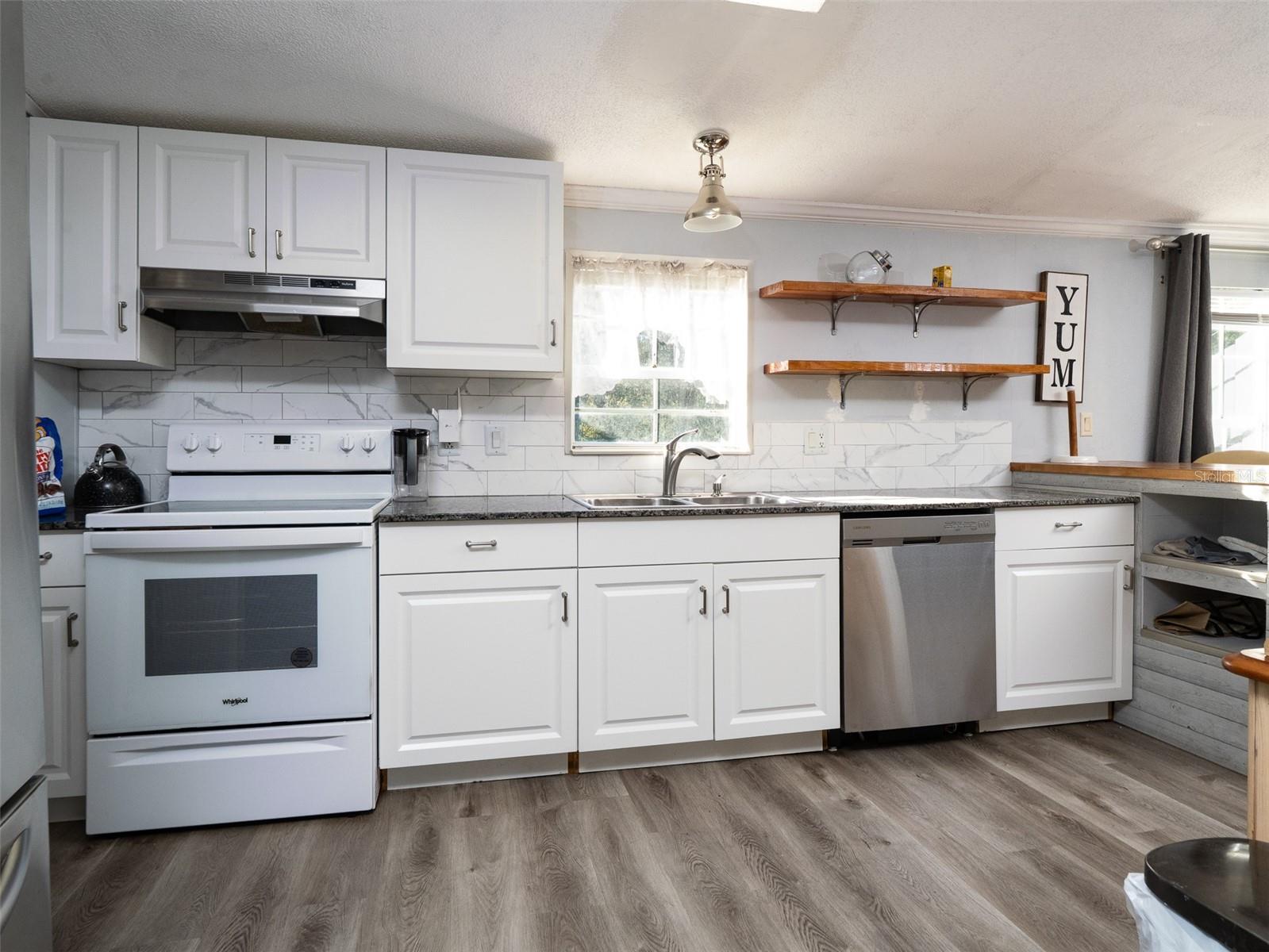 OM712677 Property Photo