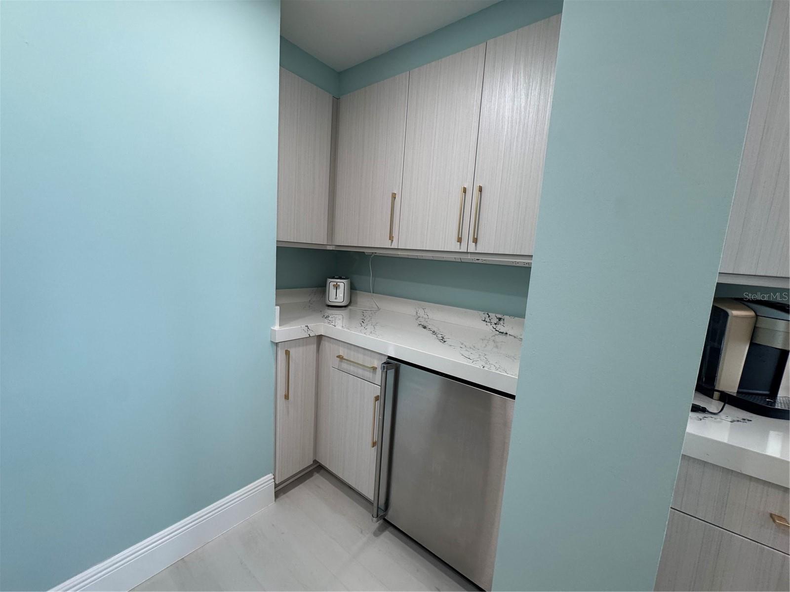 O6357019 Property Photo