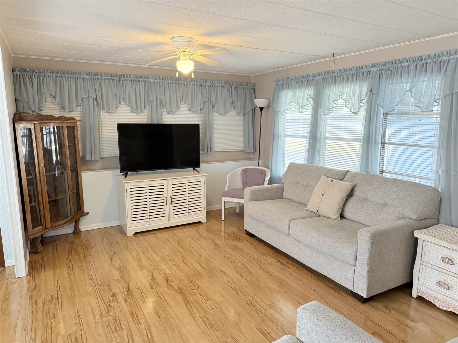 TB8443691 Property Photo