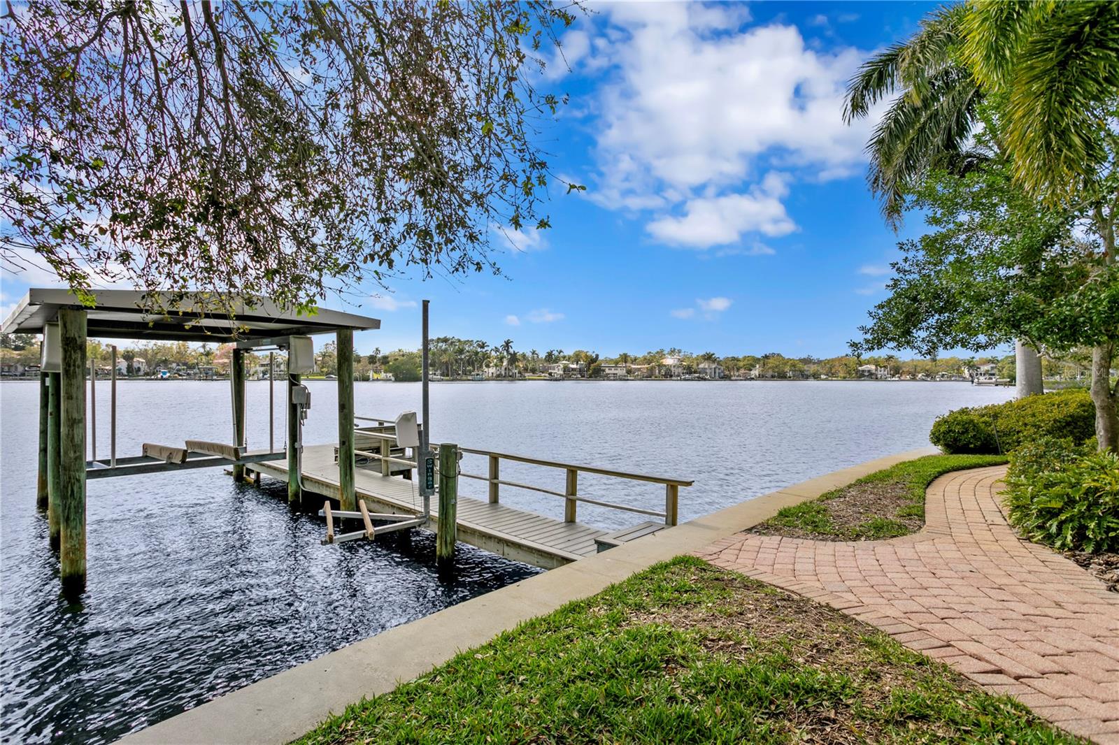 TB8443694 Property Photo