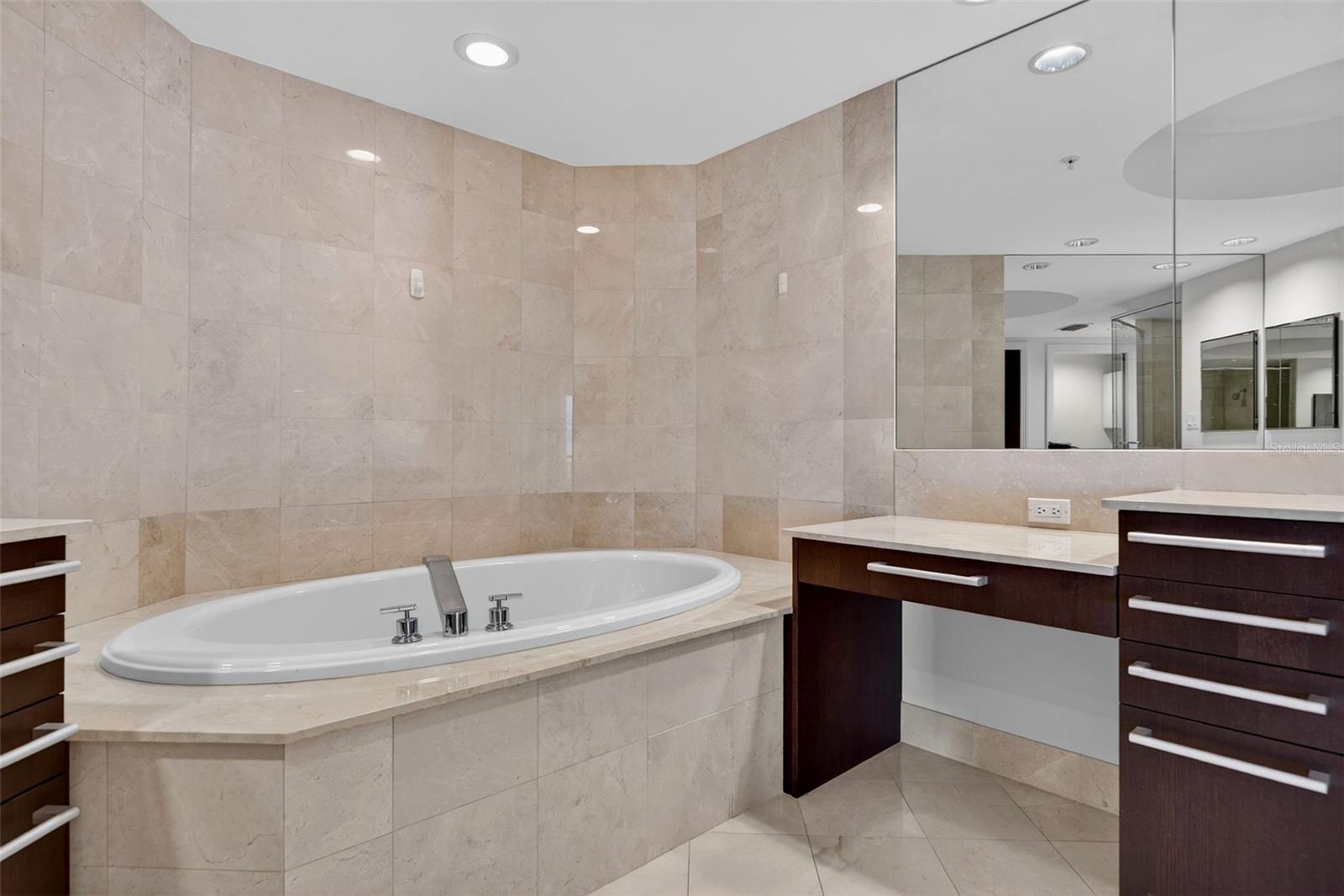 A4670548 Property Photo