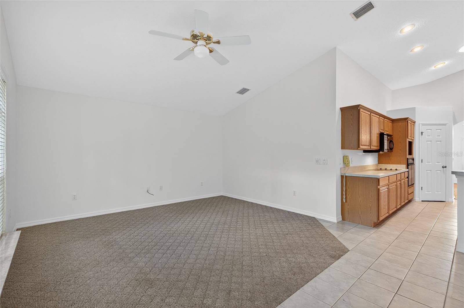 4 EAST PL, PALM COAST, FL, 32164