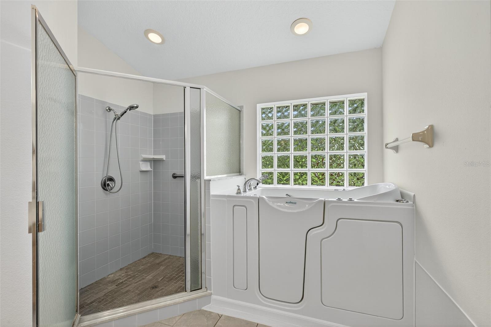 4 EAST PL, PALM COAST, FL, 32164