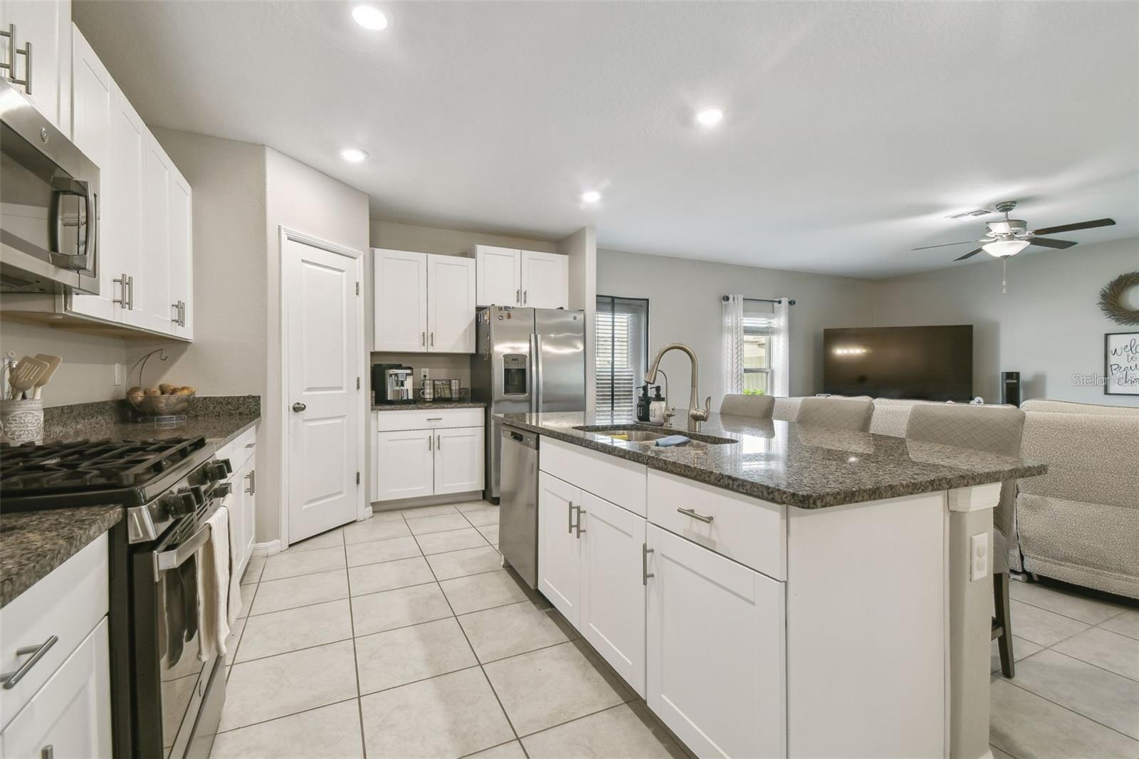 9440 LEMON DROP LOOP, SUN CITY CENTER, FL, 33573