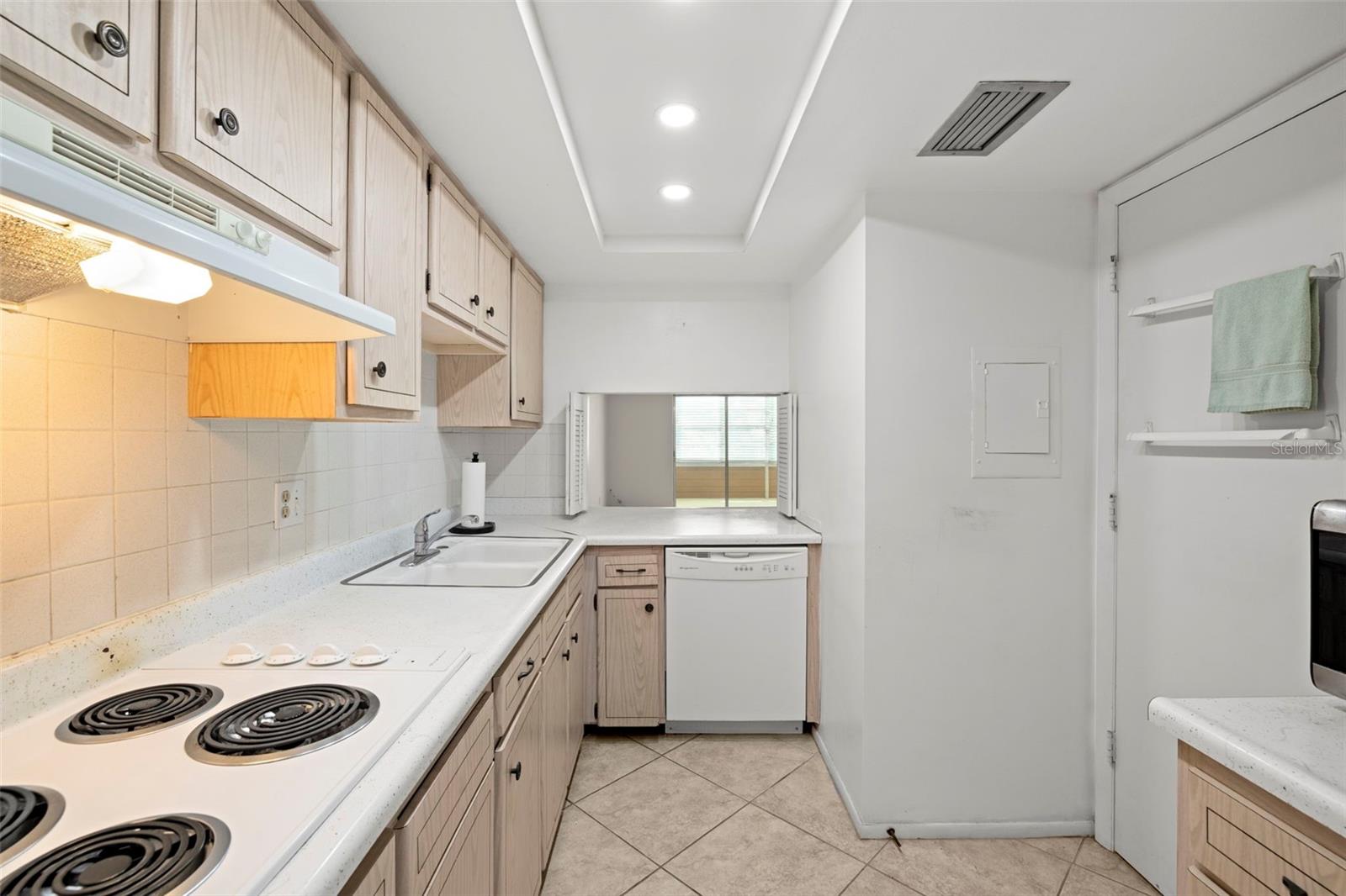 TB8443811 Property Photo